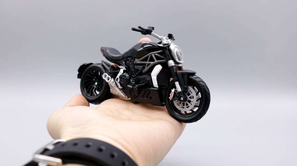  Mô hình xe Ducati XDiavel s 1:18 Bburago 5887 