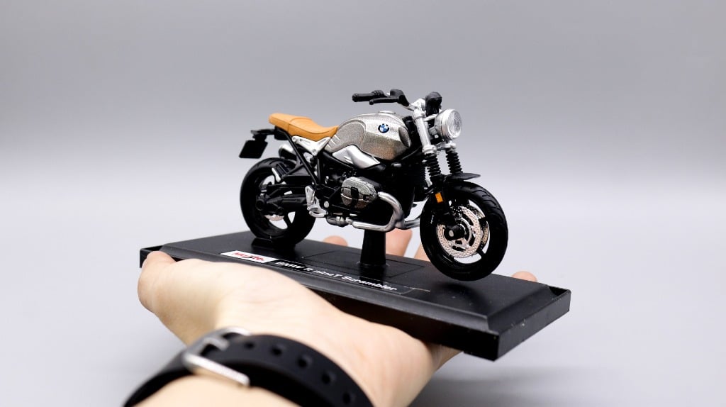  Mô hình xe Bmw r nine t scrambler 1:18 Maisto 6369 