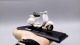  Mô hình xe Vespa 150 1956 white 1:18 Maisto 7070L 