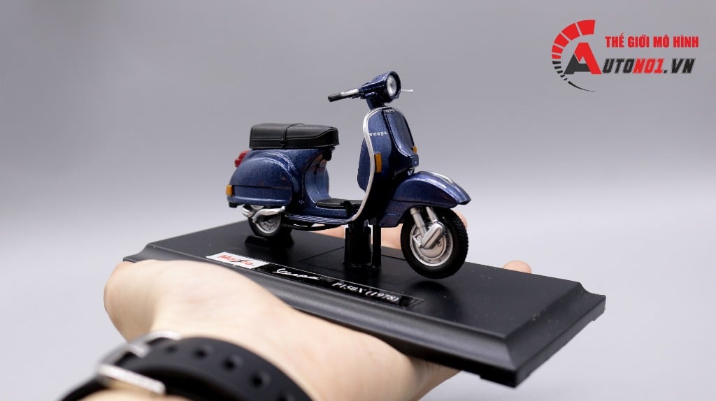  Mô hình xe Vespa p150x 1978 1:18 Maisto 7070J 