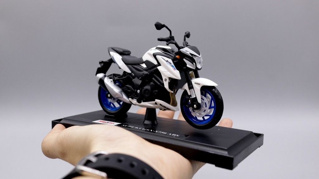  Mô hình xe Suzuki Gsx-s750 1:18 Maisto 7527 