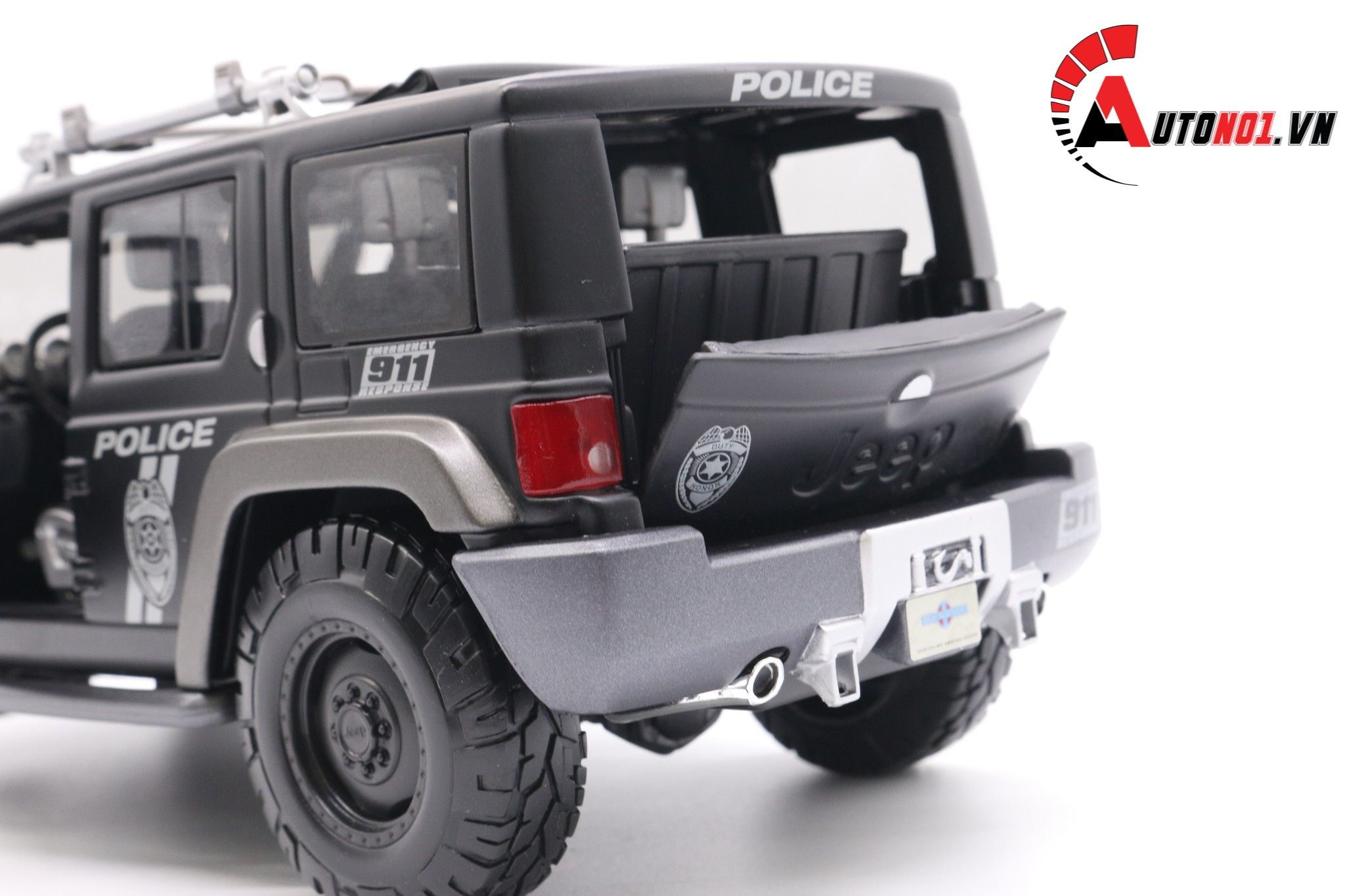  Mô hình xe Jeep rescue concept Police SWAT version 1:18 Maisto 1012 