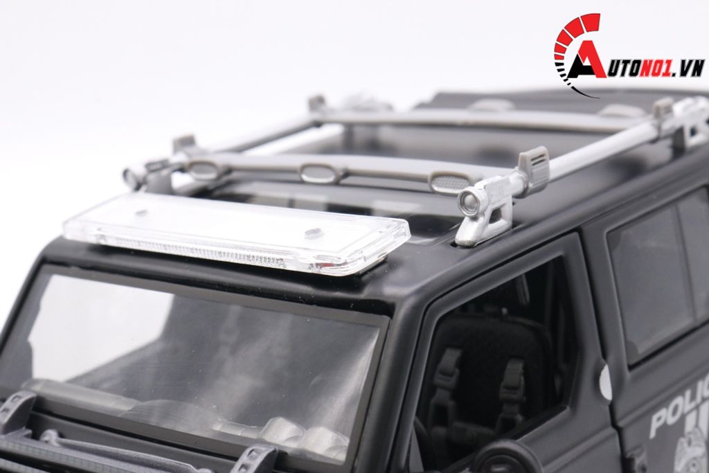 MÔ HÌNH XE JEEP RESCUE CONCEPT POLICE SWAT VERSION 1:18 MAISTO 1012