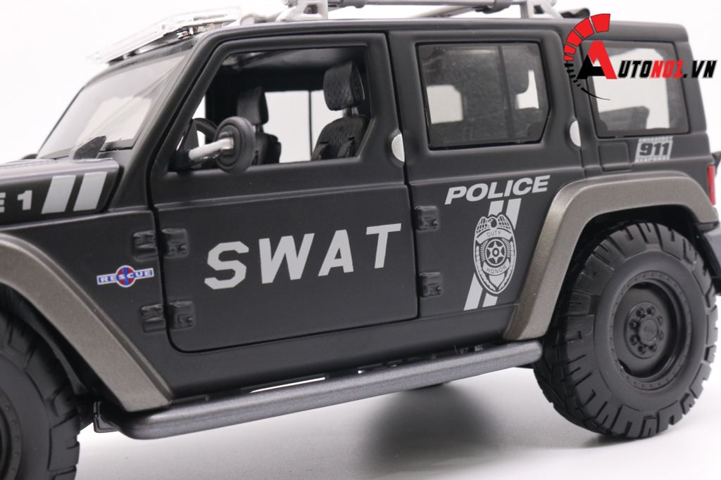 MÔ HÌNH XE JEEP RESCUE CONCEPT POLICE SWAT VERSION 1:18 MAISTO 1012