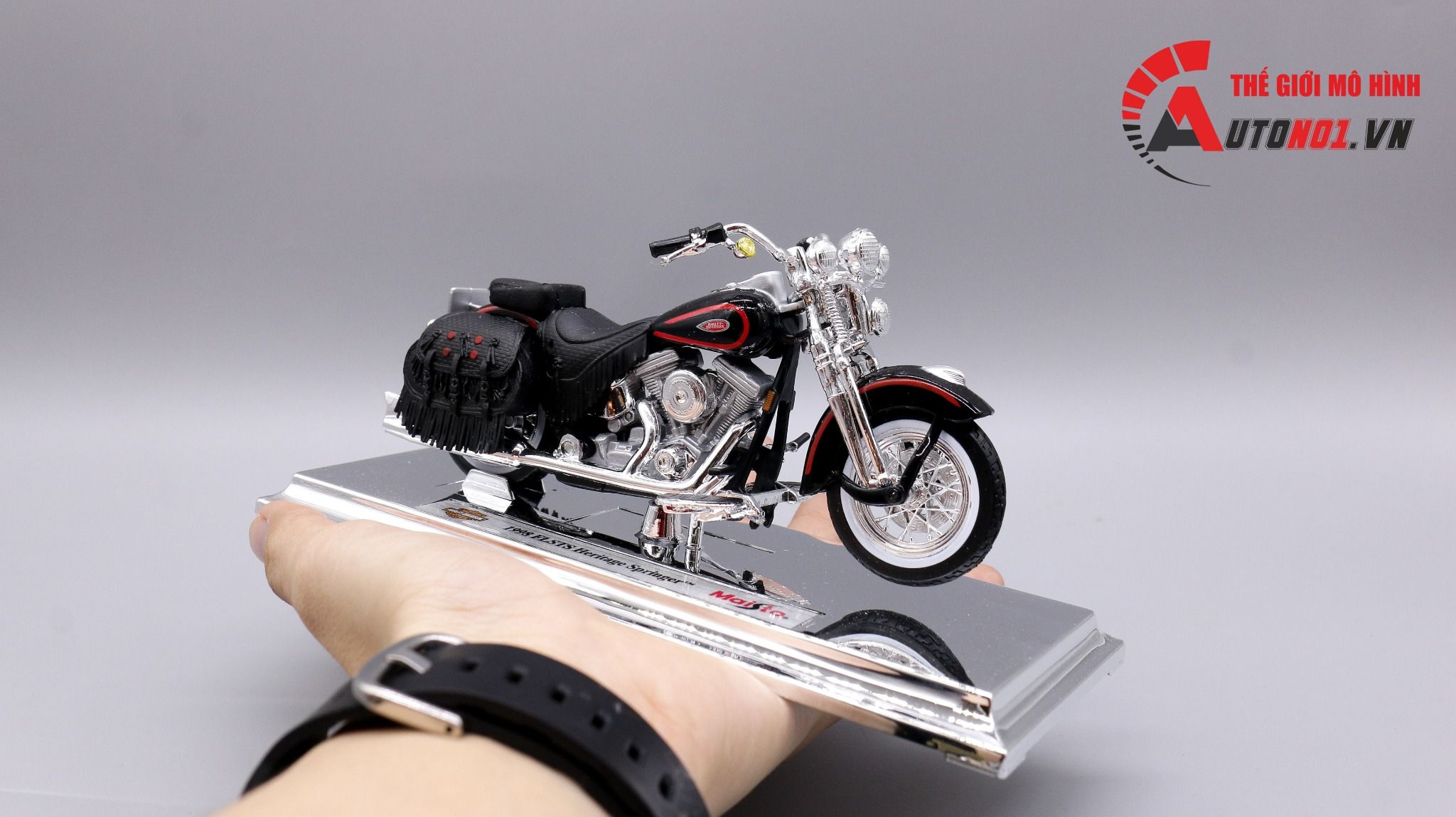  Mô hình xe Harley Davison 1998 FLSTS HERITAGE SPRINGER 1:18 Maisto MT18031 