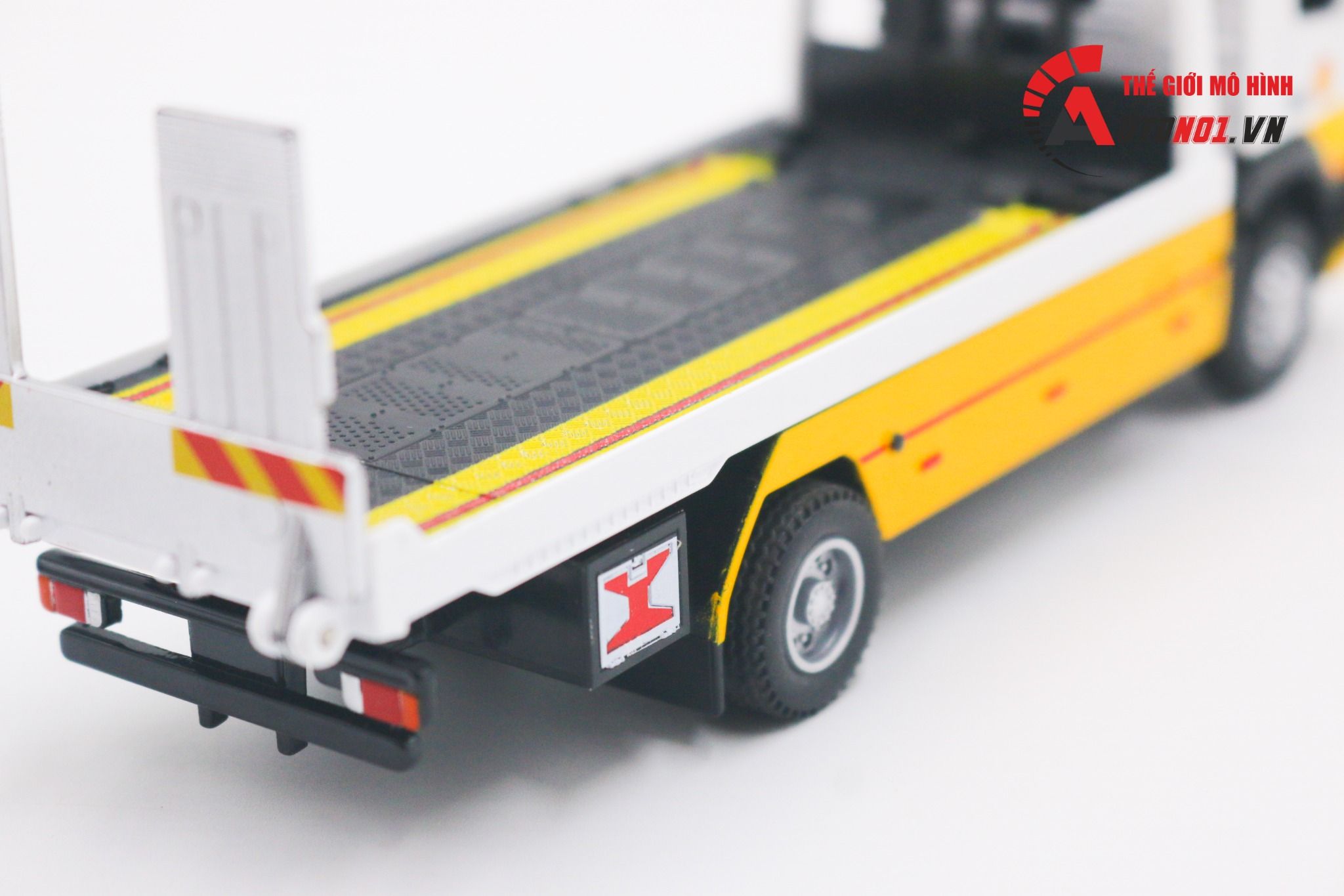 Mô hình xe tải cứu hộ Shell Volvo có đèn và âm thanh tỉ lệ 1:50 CCA 8186 