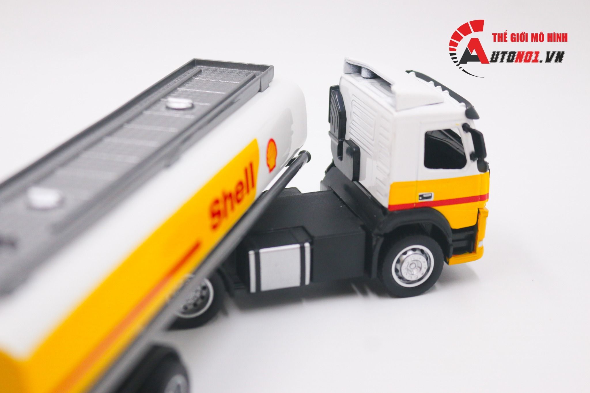  Mô hình xe tải chở dầu Shell Volvo có đèn và âm thanh tỉ lệ 1:50 CCA 8189 
