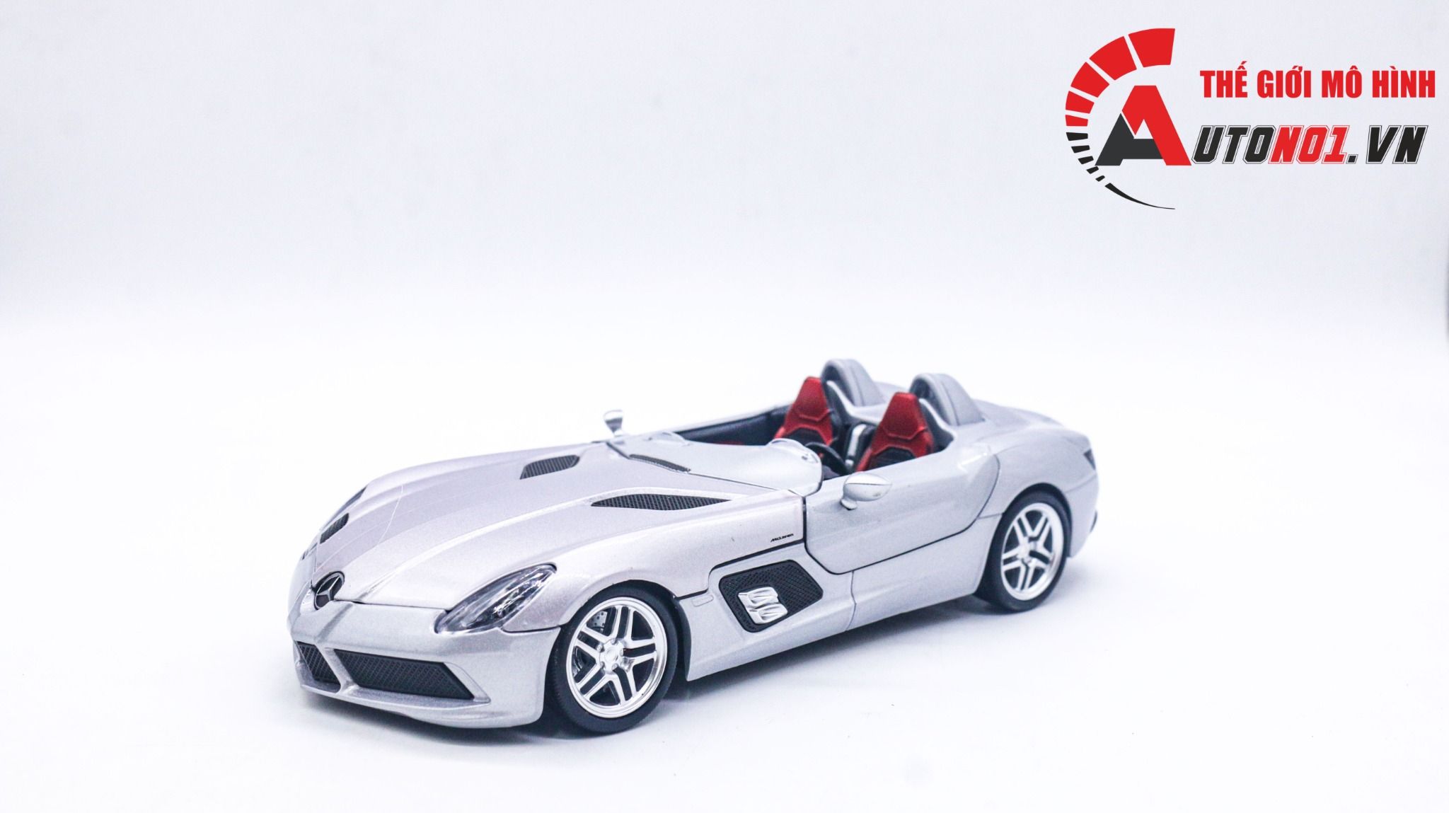  Mô hình xe Mercedes-Benzs SLR Stirling Moss silver tỉ lệ 1:24 Caipo 68265P OT278 