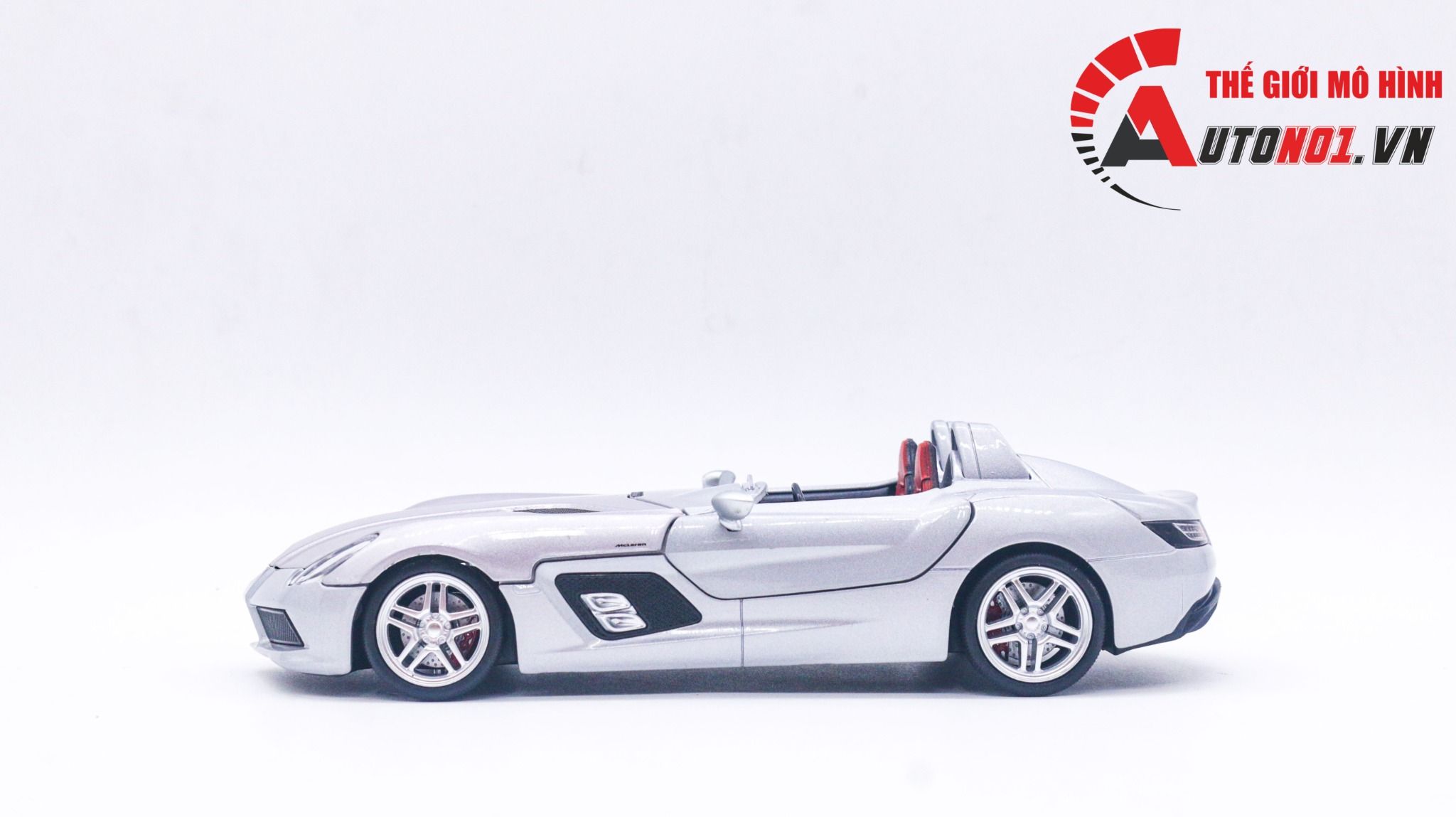  Mô hình xe Mercedes-Benzs SLR Stirling Moss silver tỉ lệ 1:24 Caipo 68265P OT278 