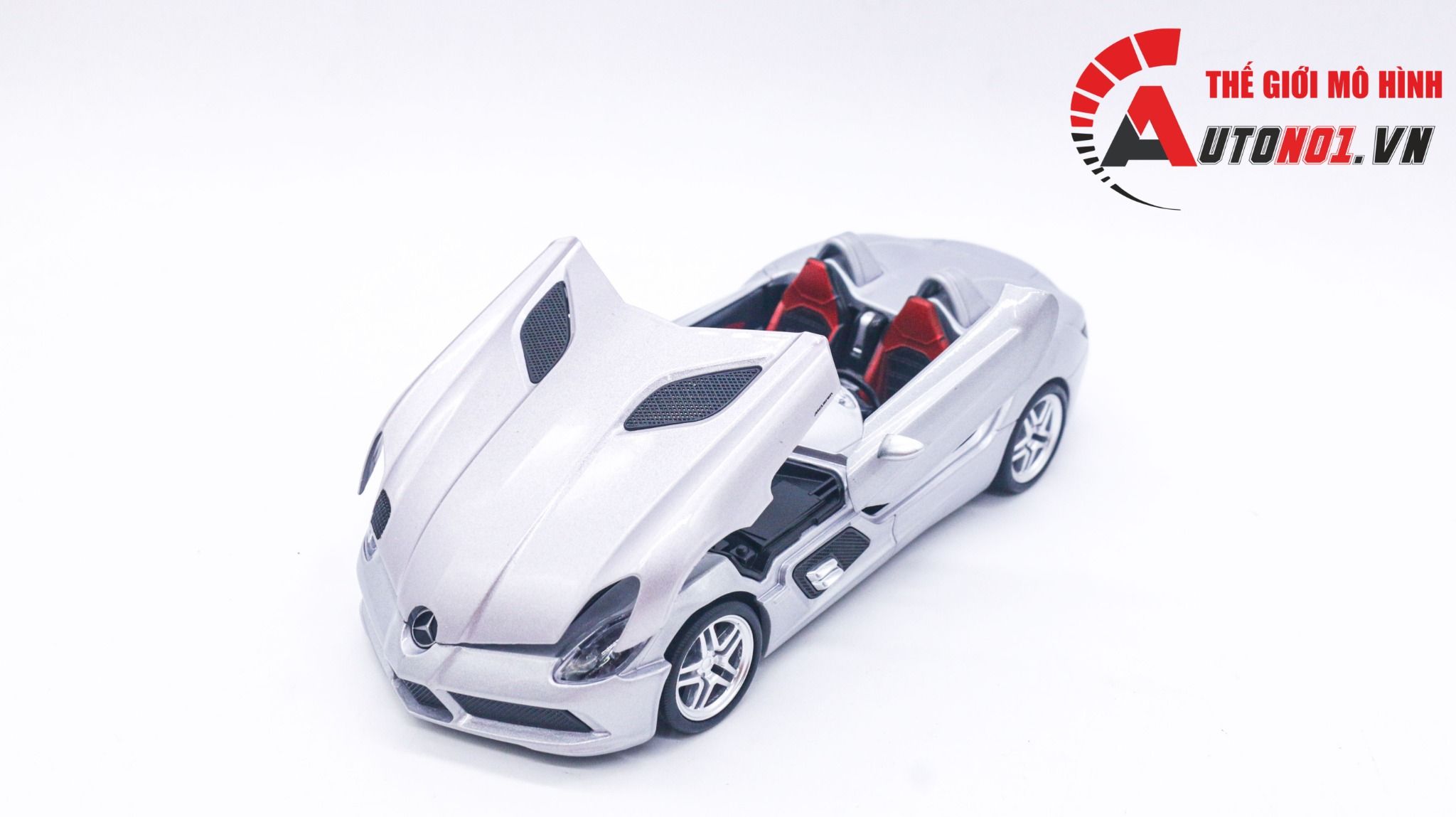  Mô hình xe Mercedes-Benzs SLR Stirling Moss silver tỉ lệ 1:24 Caipo 68265P OT278 