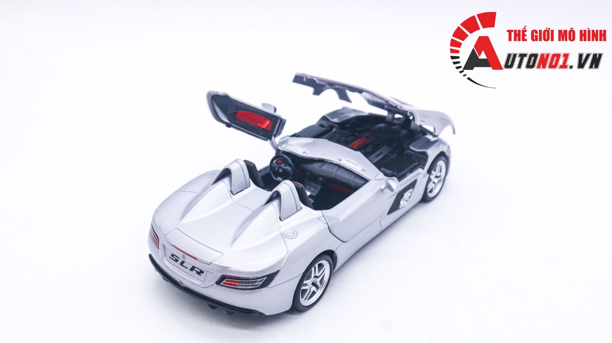  Mô hình xe Mercedes-Benzs SLR Stirling Moss silver tỉ lệ 1:24 Caipo 68265P OT278 