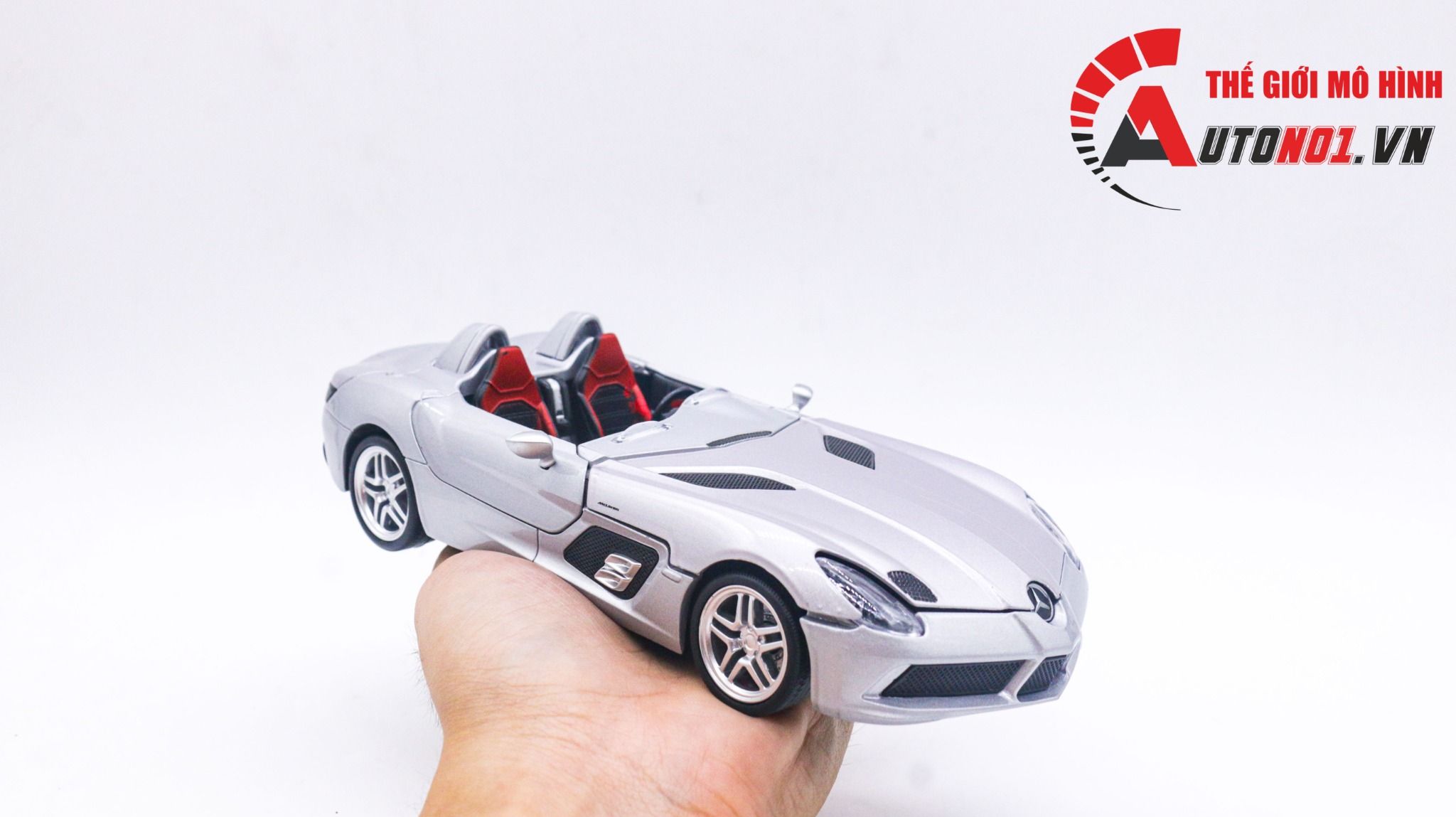  Mô hình xe Mercedes-Benzs SLR Stirling Moss silver tỉ lệ 1:24 Caipo 68265P OT278 