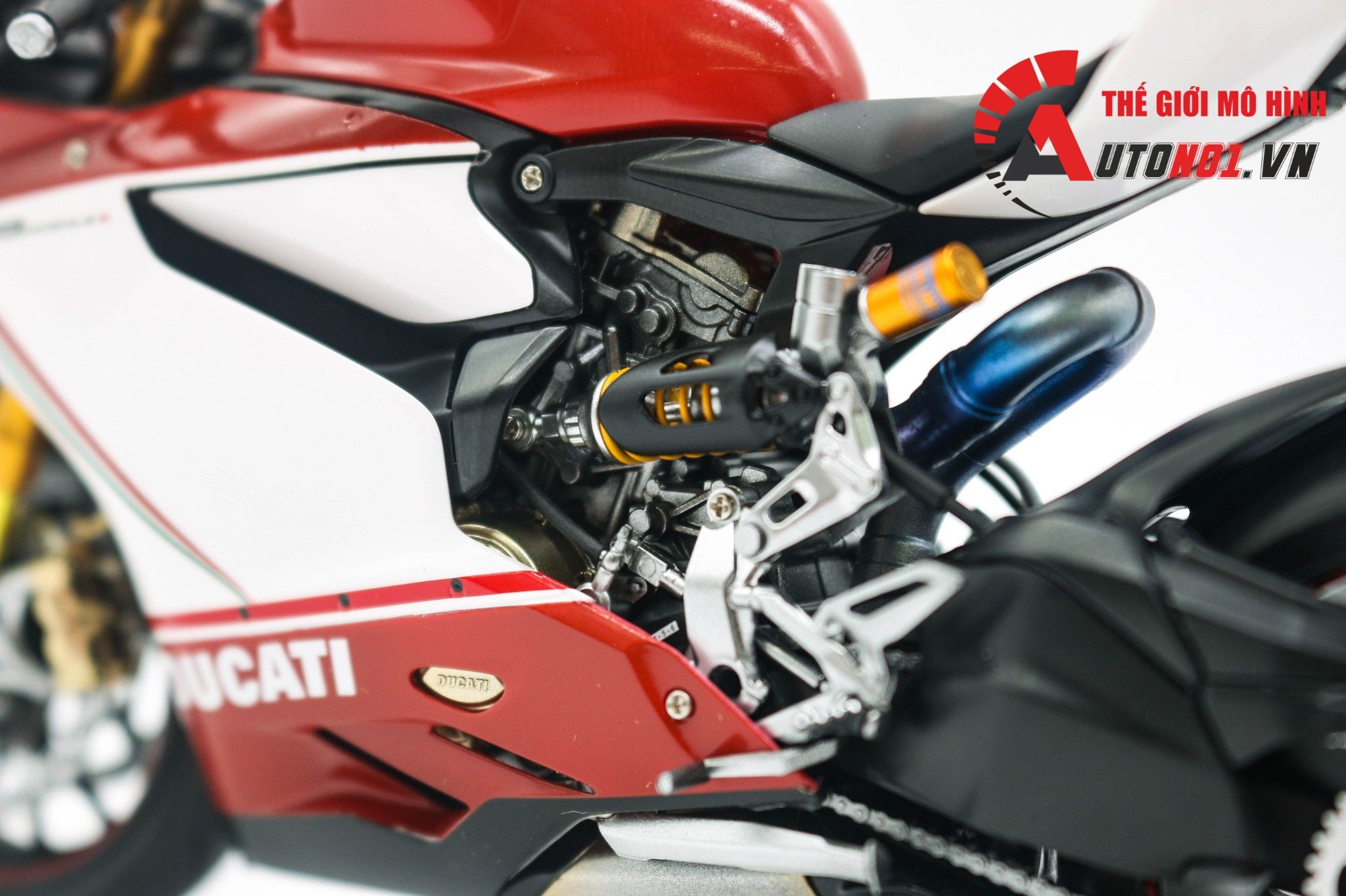  Mô hình xe Ducati 1199 Panigale S Tricolore Nồi Khô 1:12 Tamiya D220 