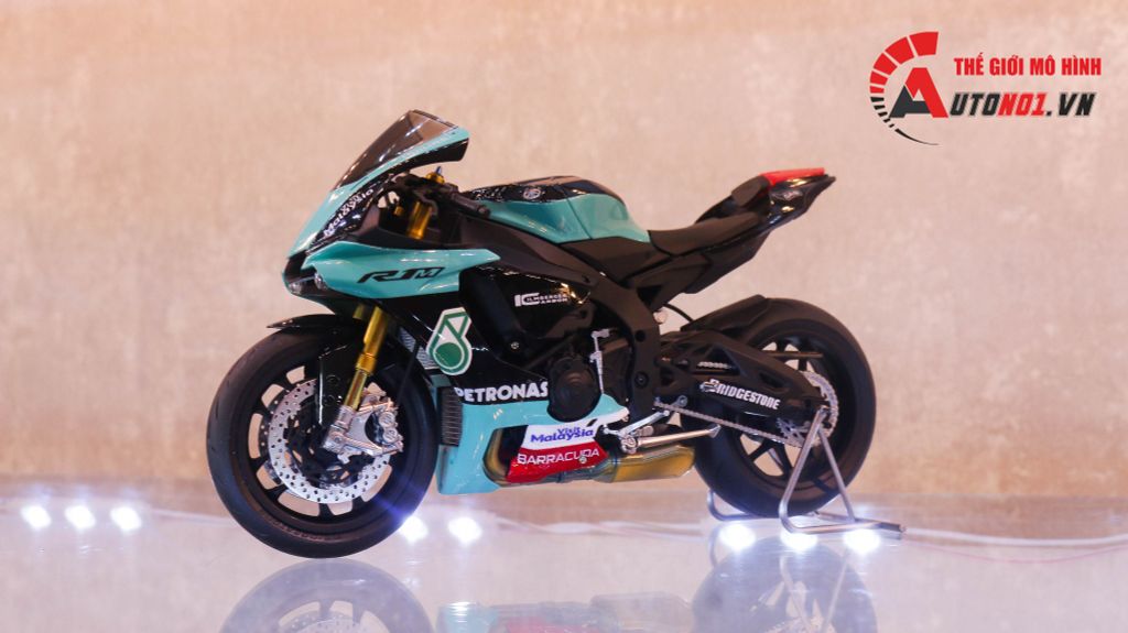 MÔ HÌNH XE YAMAHA YZF R1M PETRONAS 1:12 TAMIYA D082