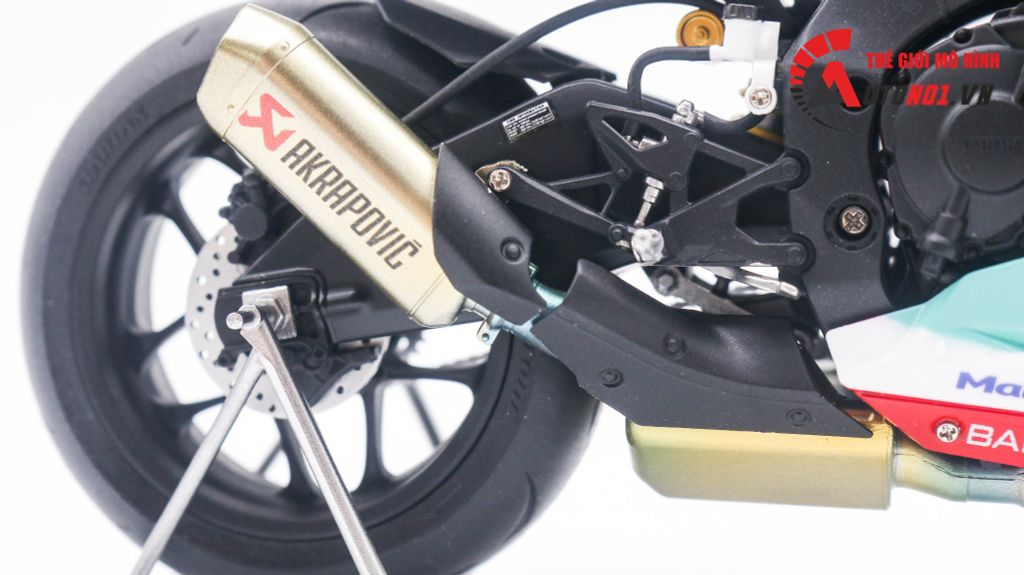 MÔ HÌNH XE YAMAHA YZF R1M PETRONAS 1:12 TAMIYA D082