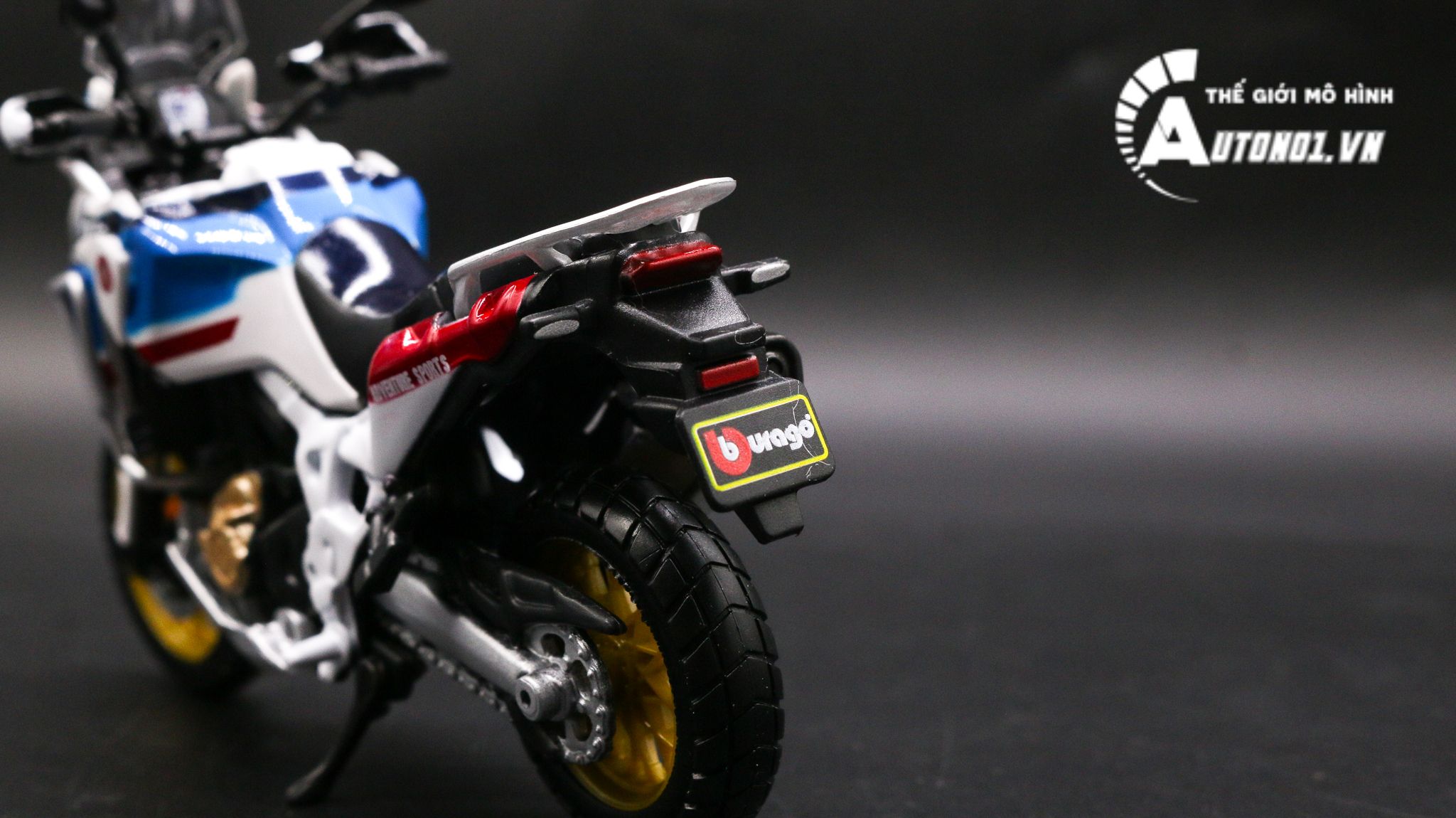  Mô hình xe Honda africa twin adventure white 1:18 Bburago MT080 