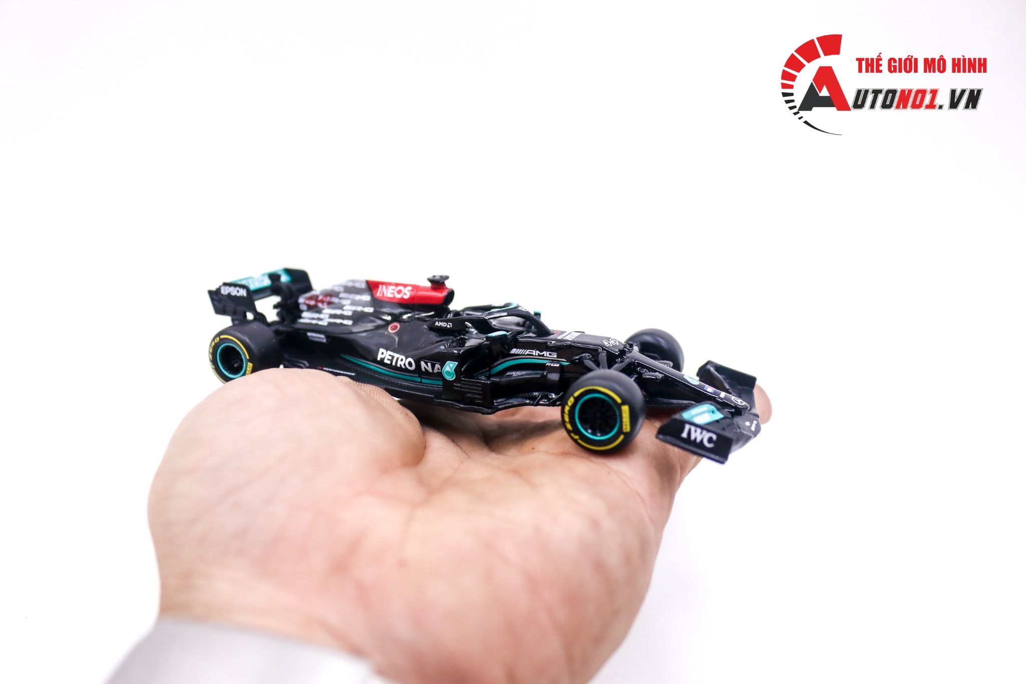  Mô hình xe đua F1 Mercedes Amg Petronas F1 W12 E Performance 2021 #44 - #63 1:43 Bburago 8203 