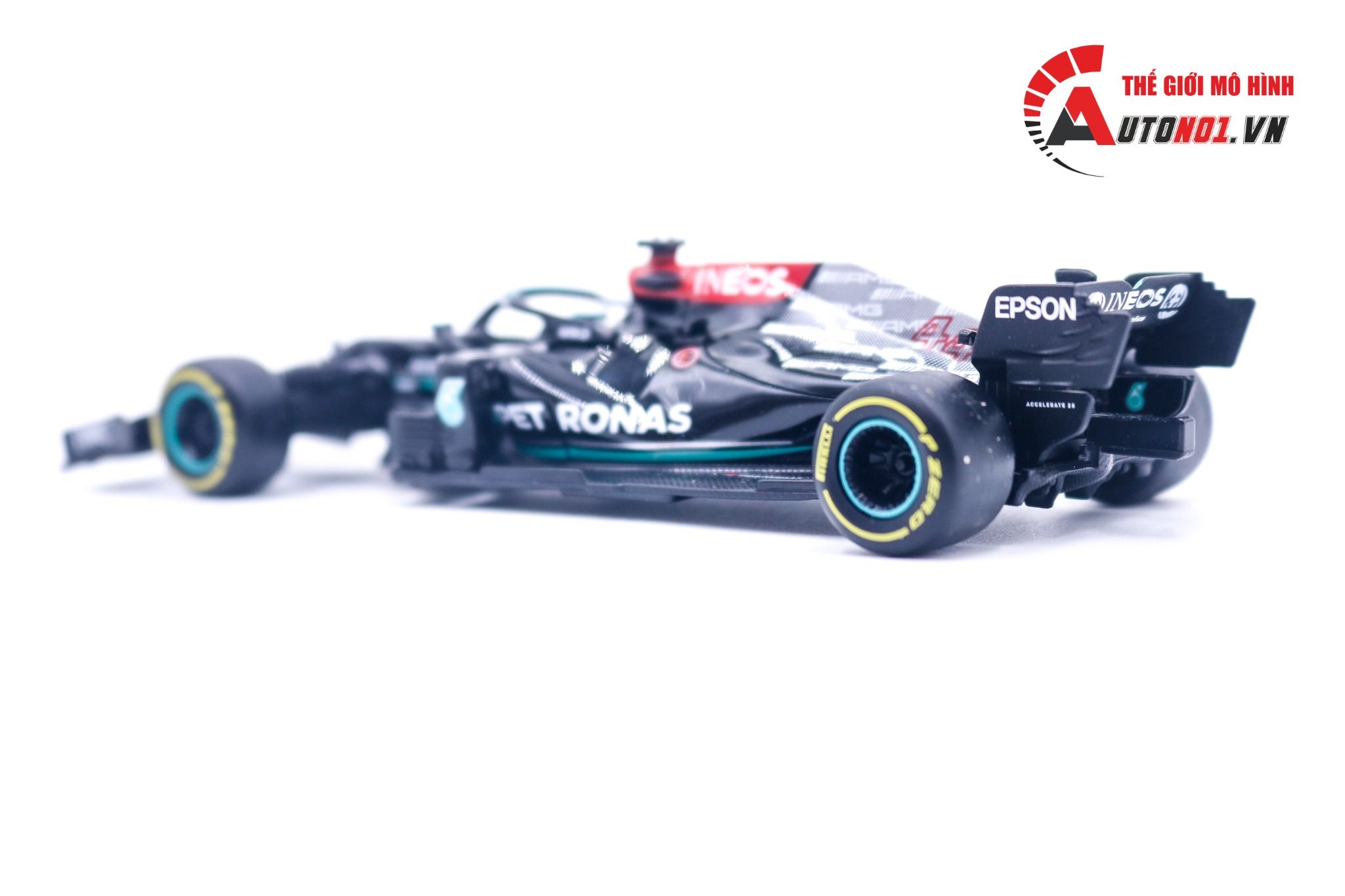  Mô hình xe đua F1 Mercedes Amg Petronas F1 W12 E Performance 2021 #44 - #63 1:43 Bburago 8203 