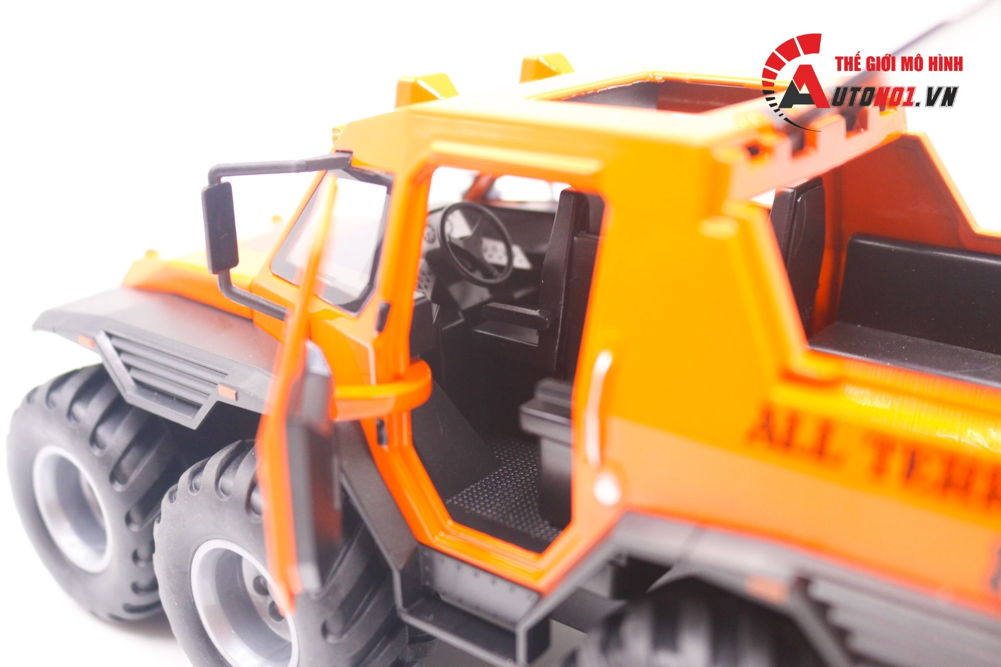  Mô hình xe địa hình lội nước Shaman 8x8 1:24 Miniauto OT490 