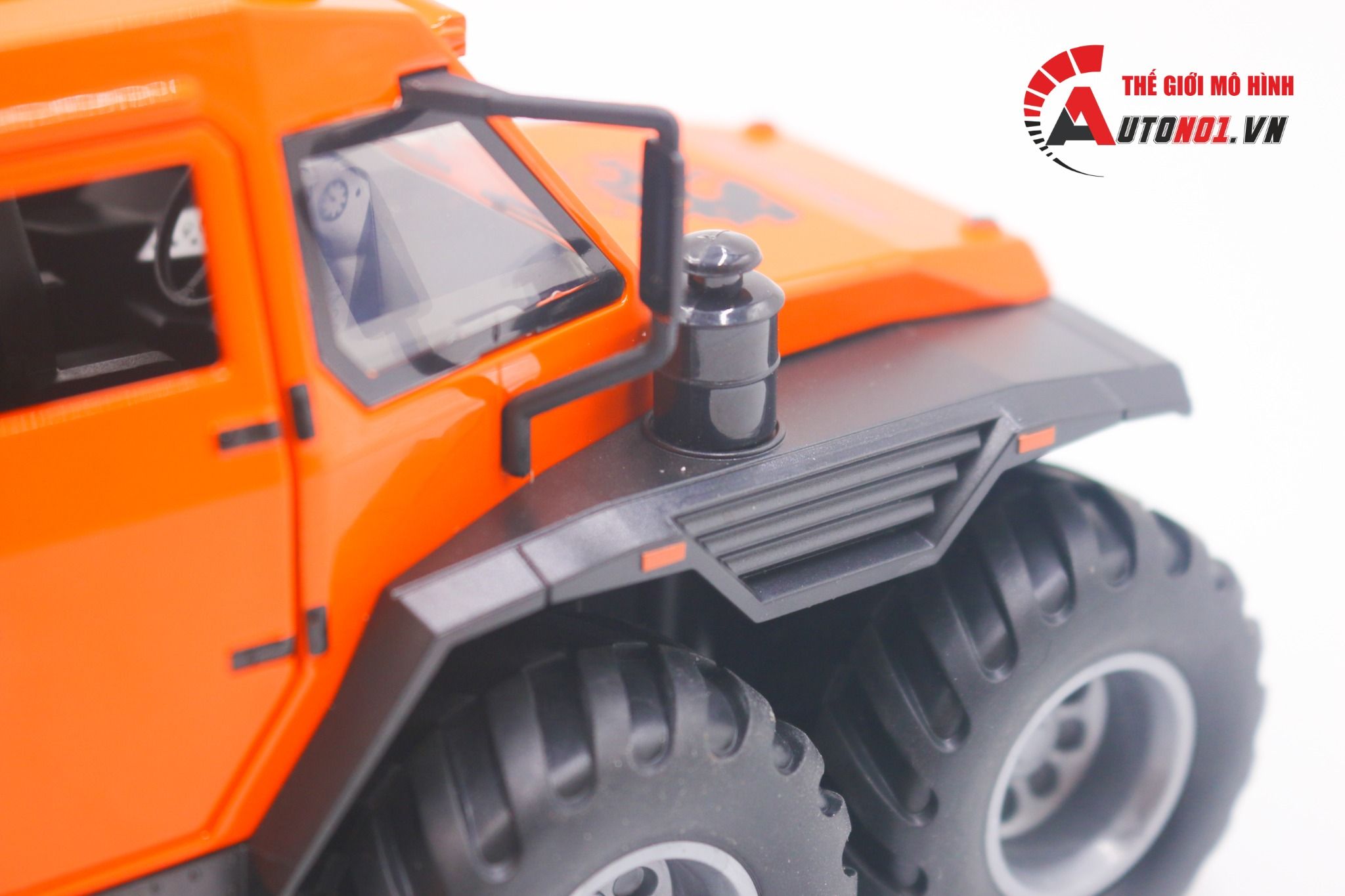  Mô hình xe địa hình lội nước Shaman 8x8 1:24 Miniauto OT490 