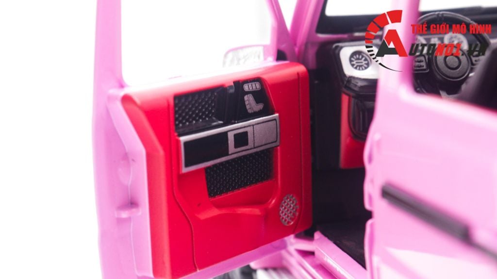 MÔ HÌNH XE MERCEDES-BRABUS G700 PINK 1:18 WEITUG 7829B