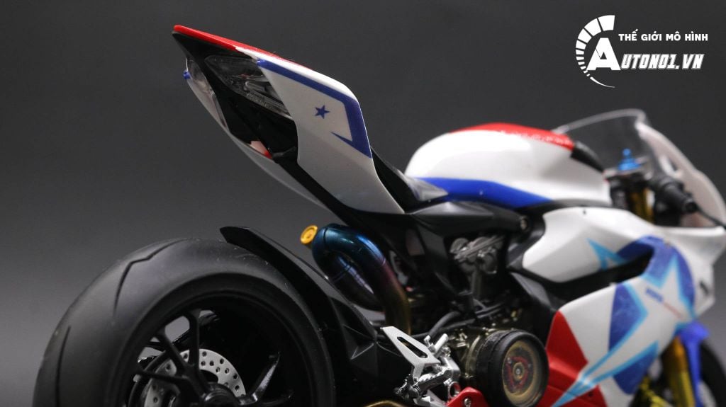 MÔ HÌNH SIÊU XE DUCATI 1199 PANIGALE CUSTOM DECAL NICKY HAYDEN 69 1:12 TAMIYA D065