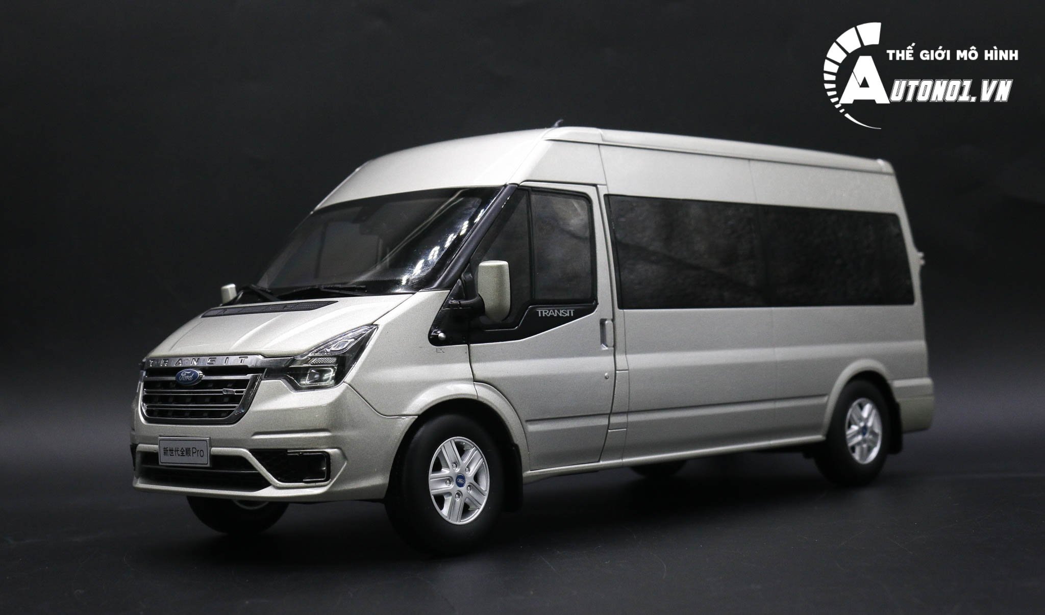 MÔ HÌNH XE FORD TRANSIT 16 CHỖ SILVER 1:18 PAUDI 7806