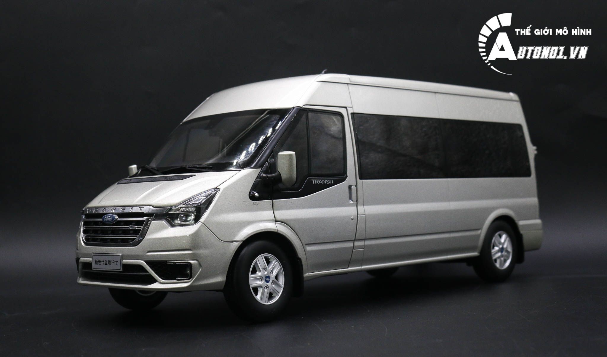  Mô hình xe Ford Transit 16 Chỗ Silver 1:18 Paudi 7806 