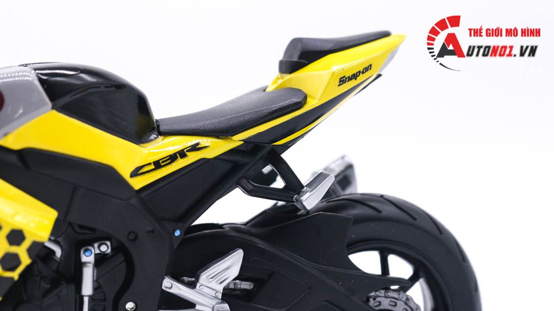  Mô hình xe độ Honda CBR1000RR custom Bumble Bee độ pô akrapovic tỉ lệ 1:12 Autono1 D241A 