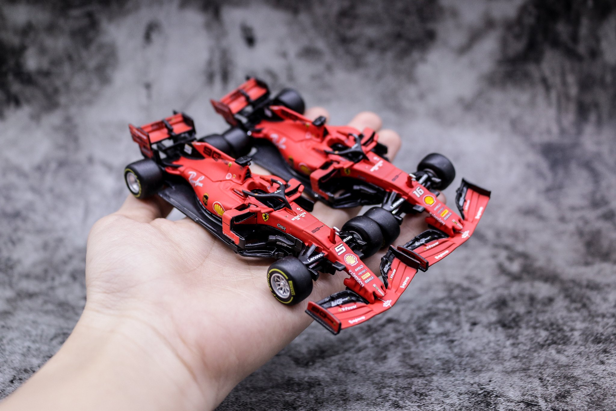  Mô hình xe đua F1 2 xe Ferrari Sf90 #5 And Sf90 #16 2019 1:43 Bburago 7540 