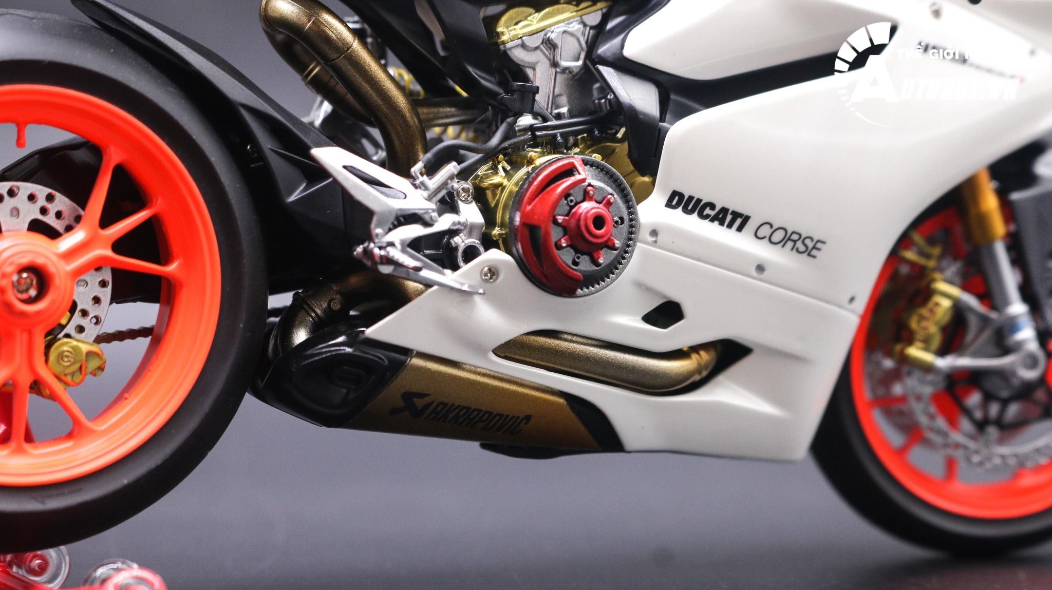  Mô hình xe cao cấp Ducati Corse 1199 Panigale White Pearl Lên Nồi Khô 1:12 Tamiya D068 