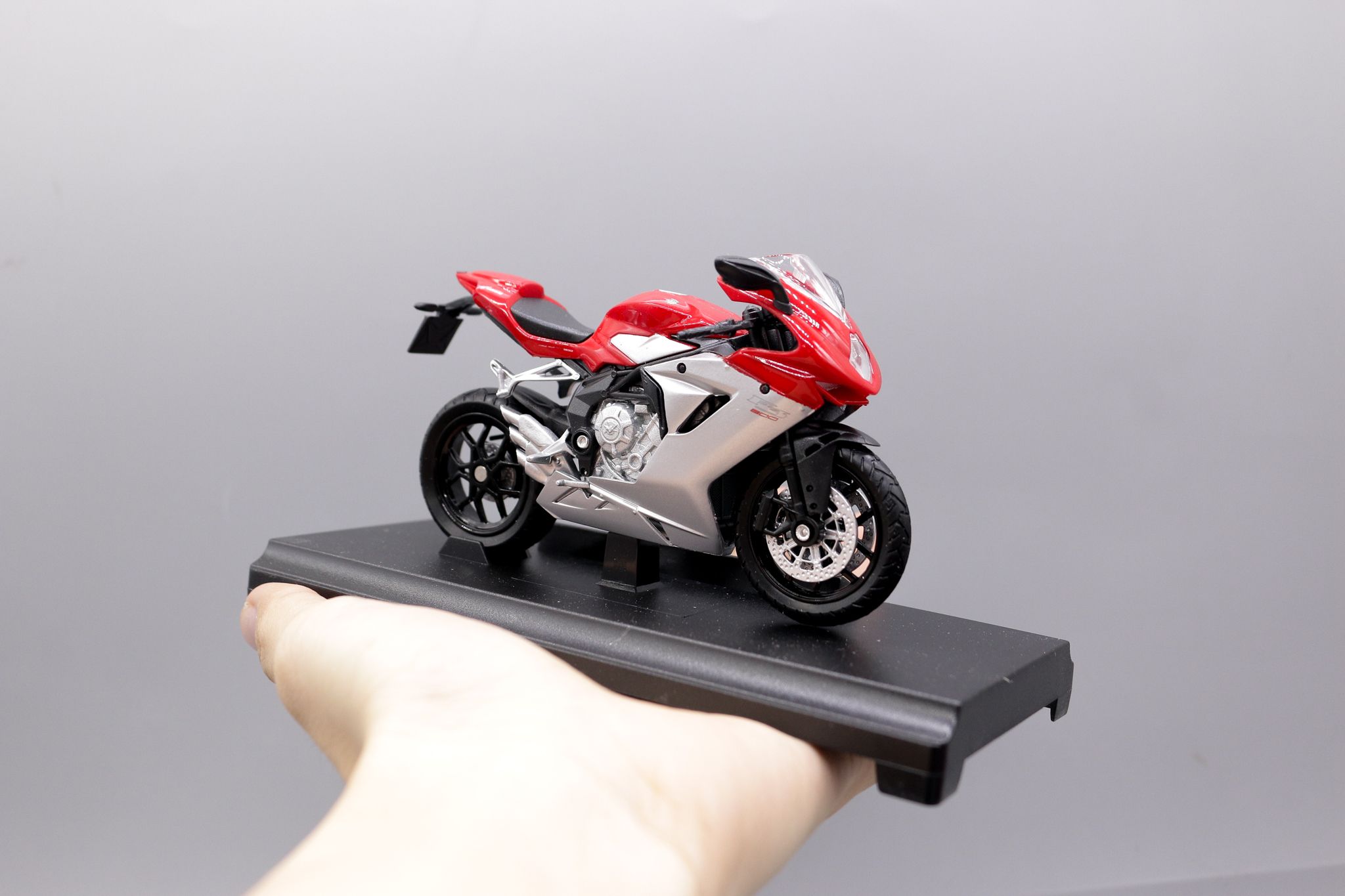  Mô hình xe MV Agusta F3 800 1:18 Welly MT001 