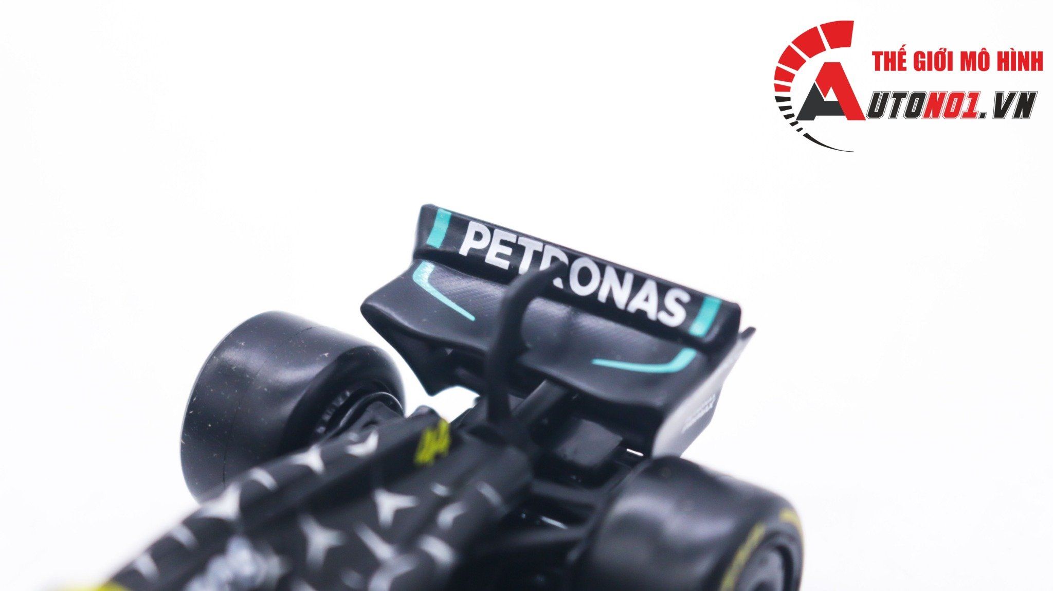  Mô hình xe đua F1 2023 Mercedes-Benz W14 #44 - #63 tỉ lệ 1:43 Bburago OT289 