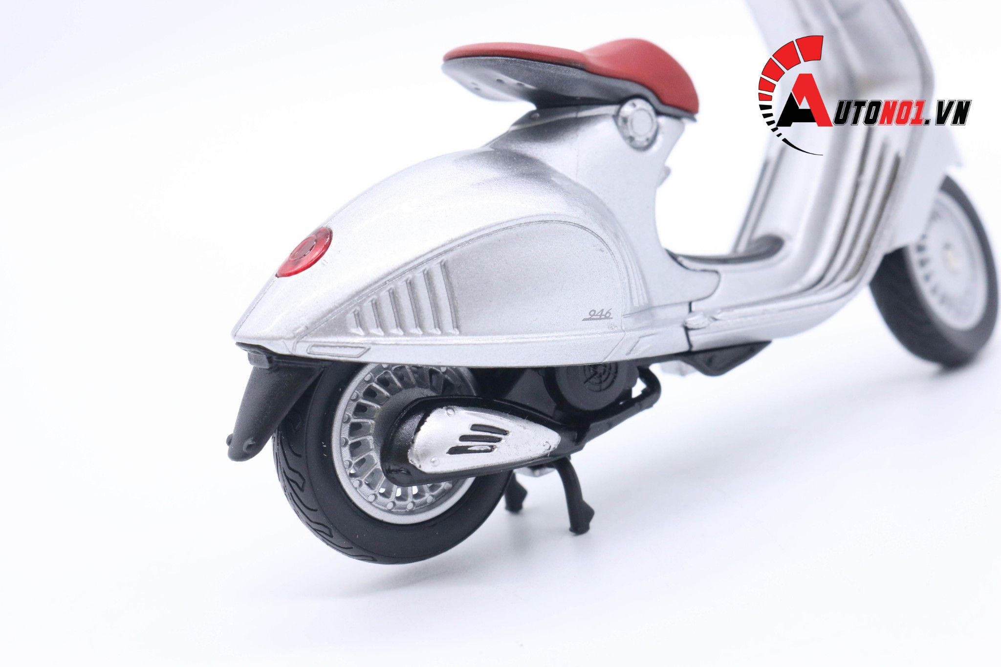  Mô hình xe Vespa 946 2014 silver 1:18 Welly MT078G 