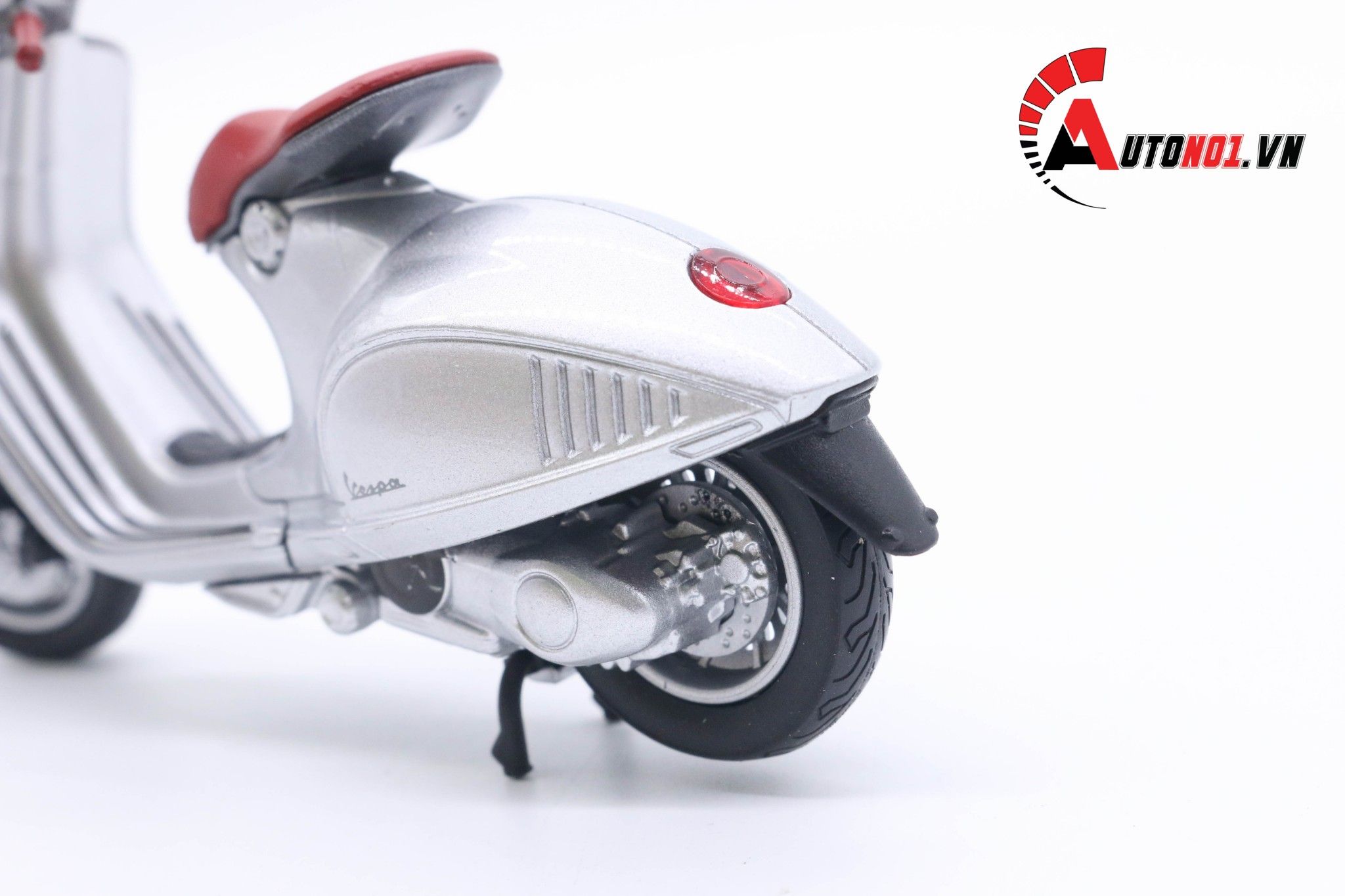  Mô hình xe Vespa 946 2014 silver 1:18 Welly MT078G 