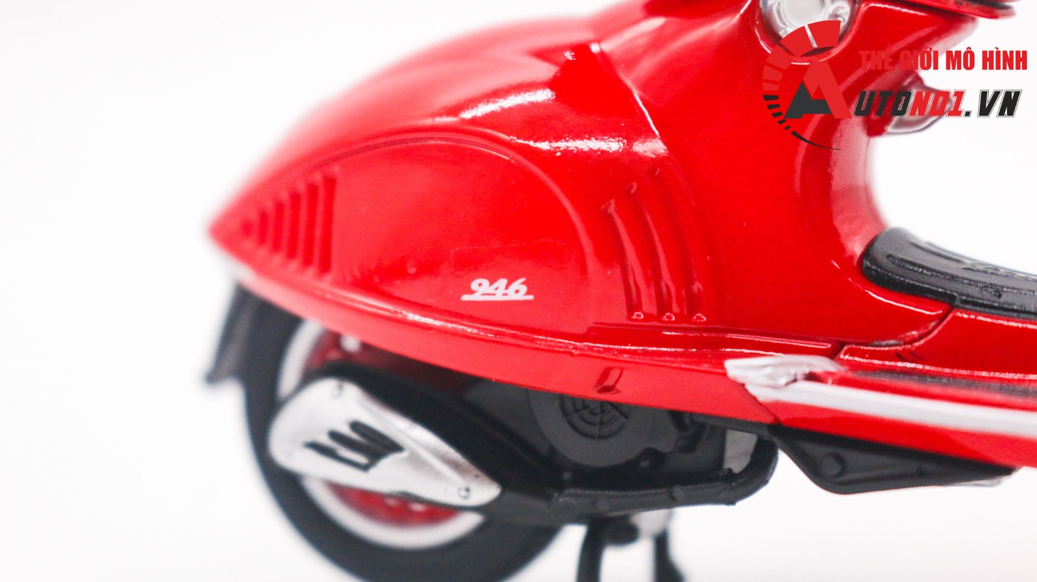  Mô hình xe Vespa 946 RED editon tỉ lệ 1:18 Autono1 Welly D242 