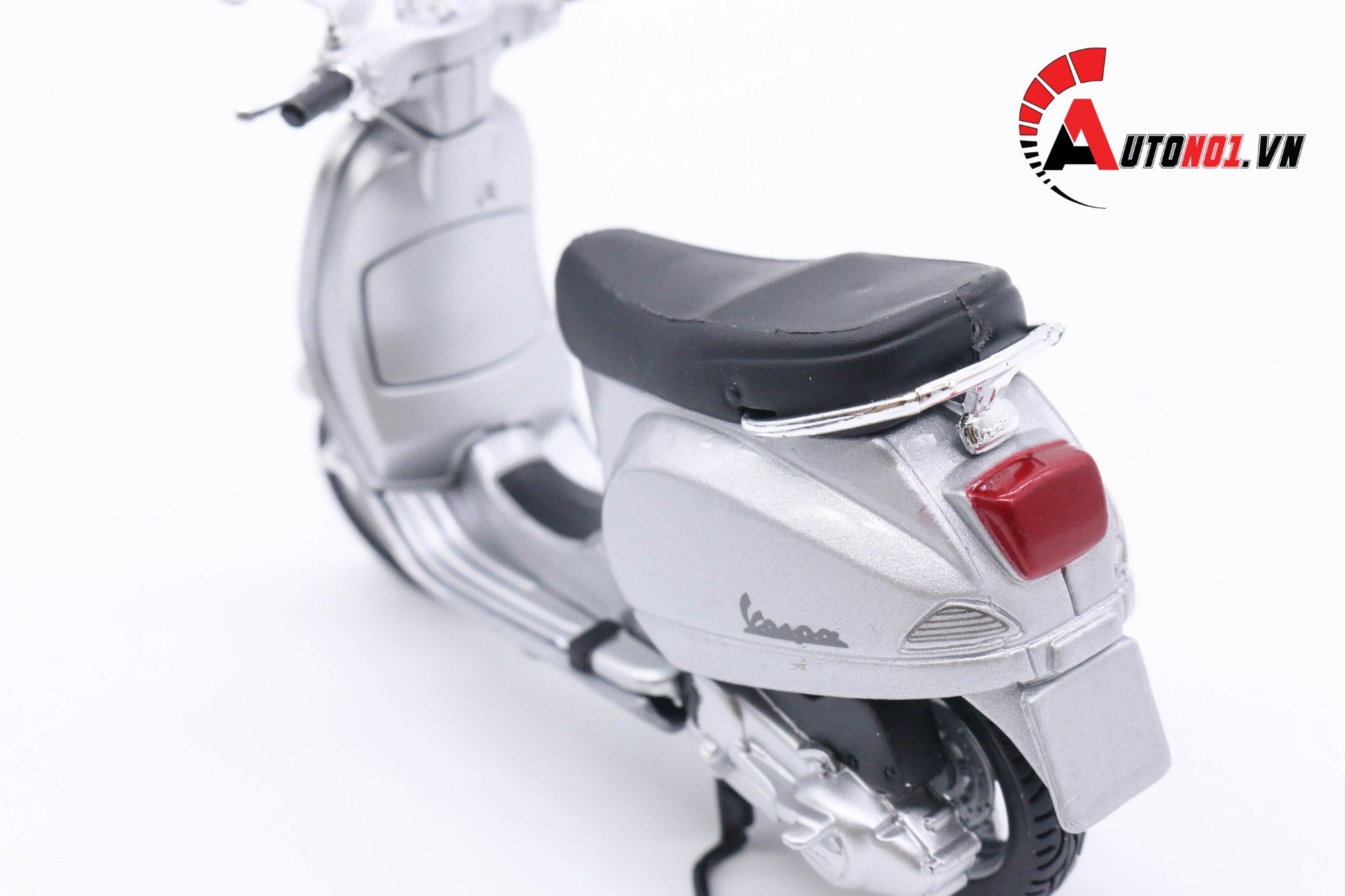  Mô hình xe Vespa lx 125 2005 1:18 Maisto 7070F 