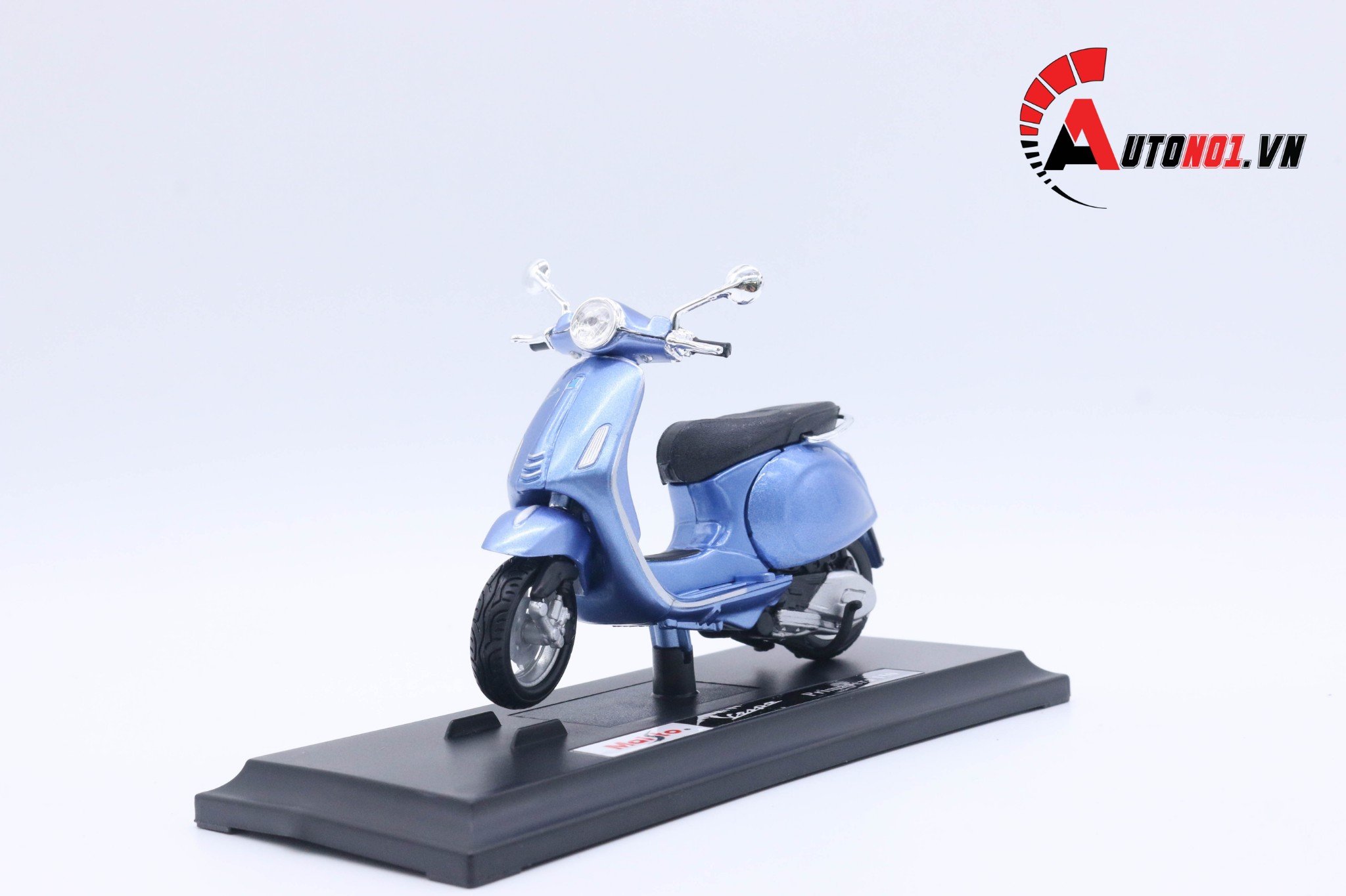  Mô hình xe Vespa primavera 150 blue 1:18 Maisto 7070D 