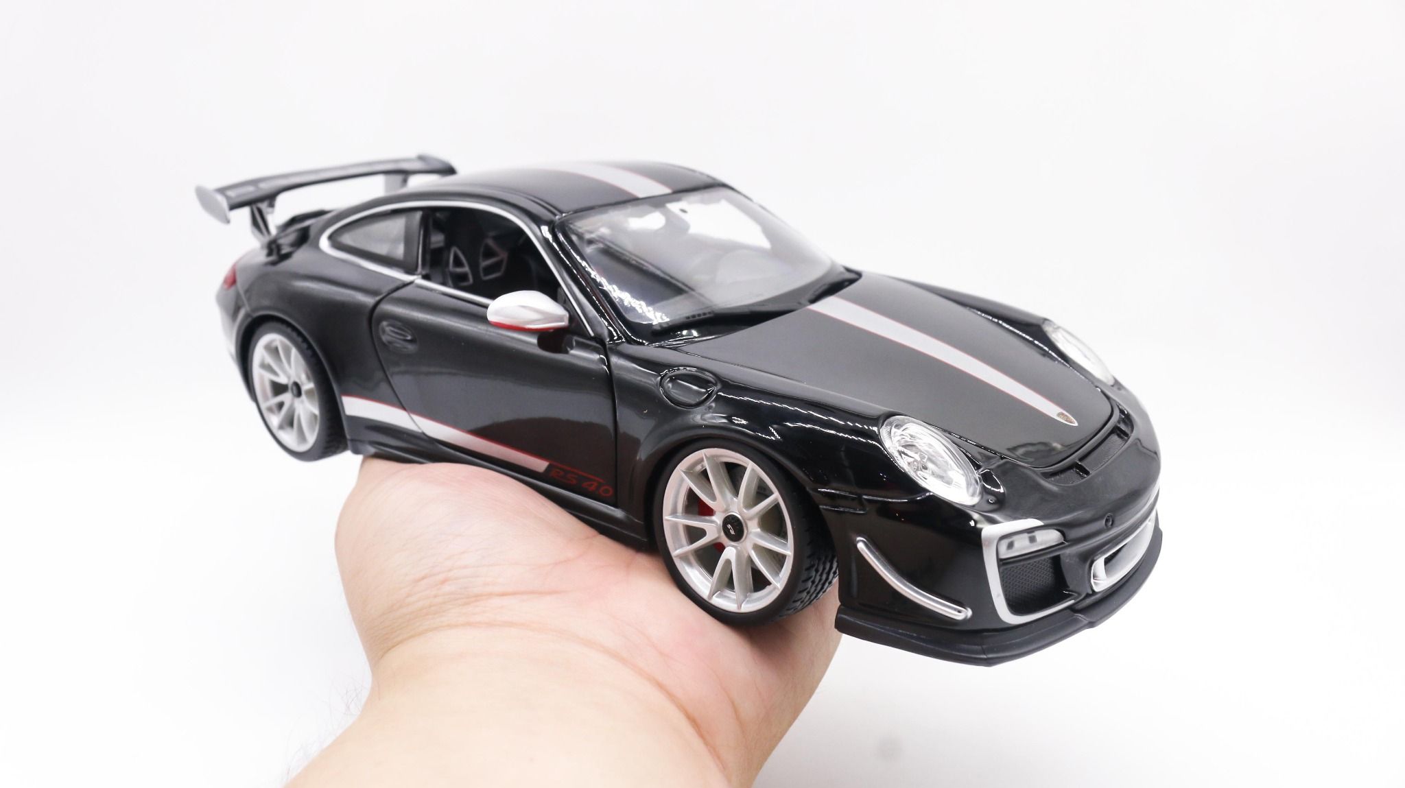  Mô hình xe Porsche 911 GT3 RS 4.0 1:18 Bburago 8012 