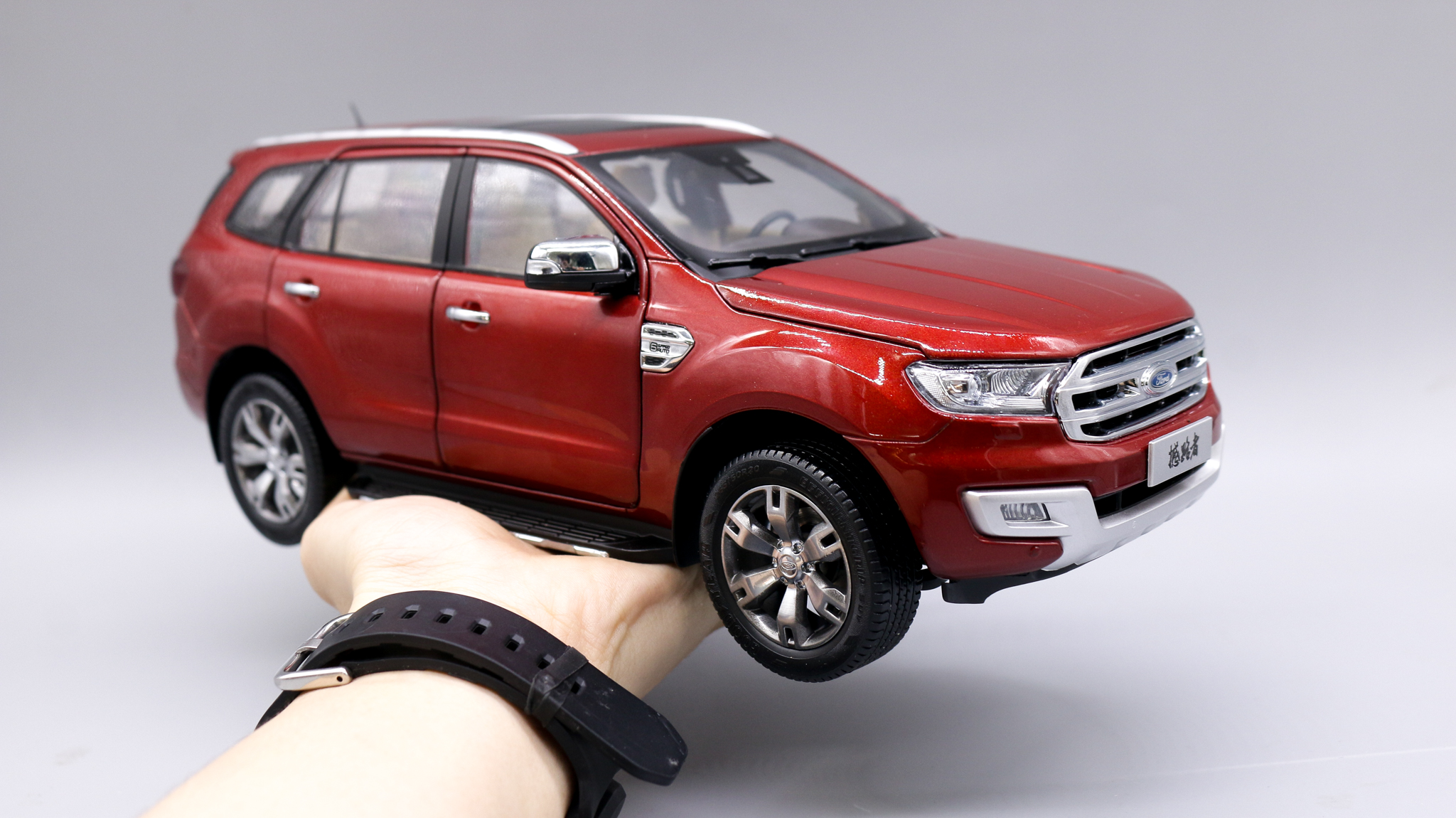  Mô Hình Xe Ford Everest Titanium Red 1:18 Jmc 2223 