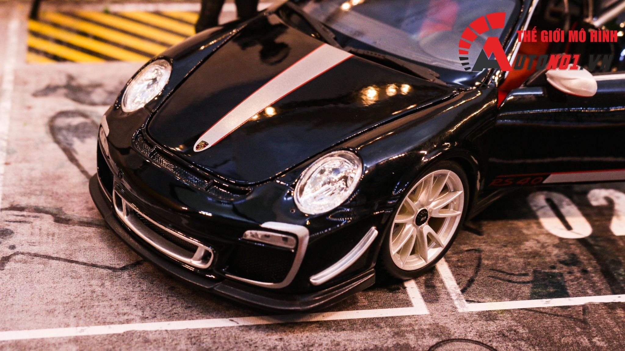  Mô hình xe Porsche 911 GT3 RS 4.0 1:18 Bburago 8012 