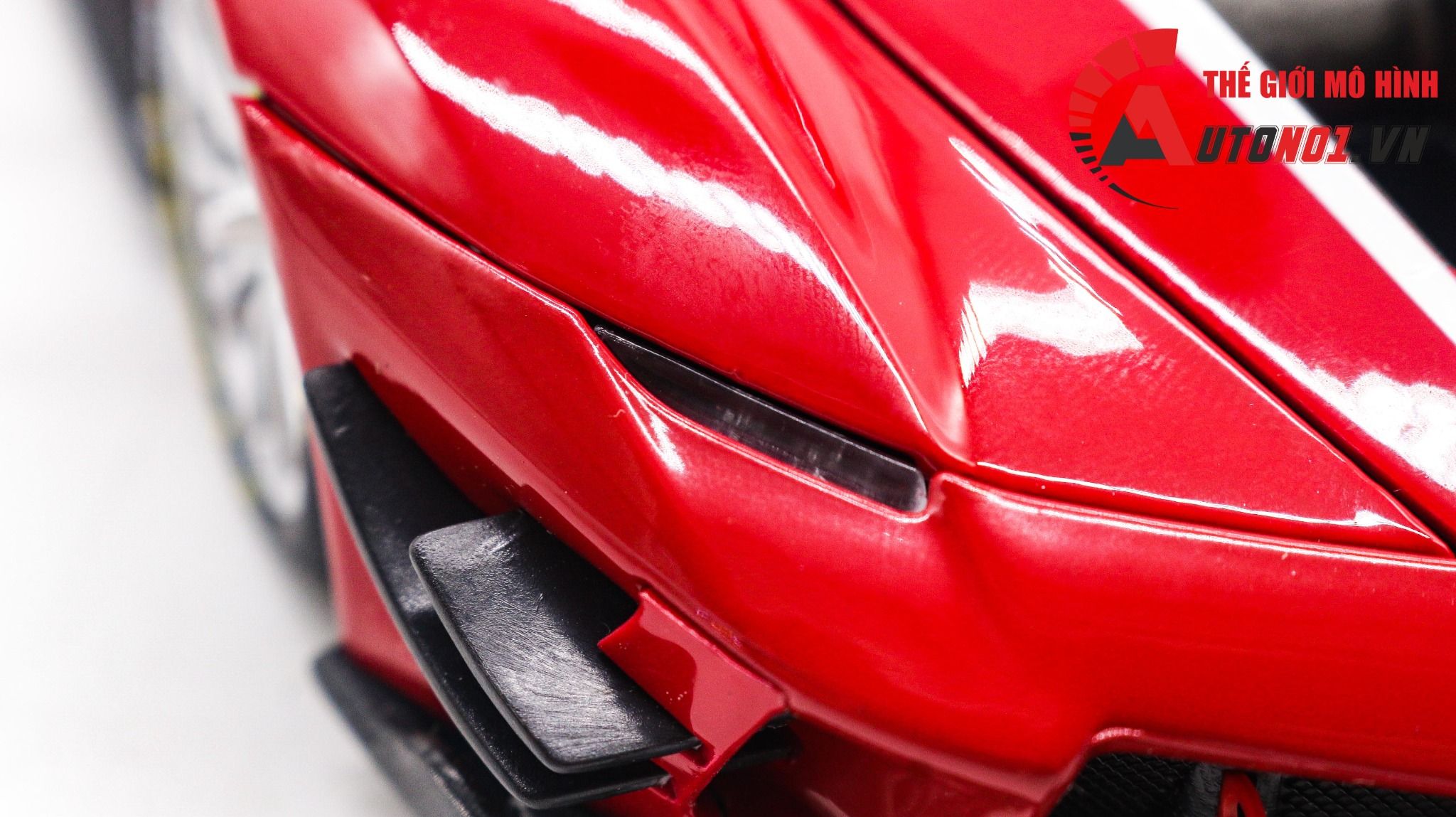  Mô hình xe Ferrari FXX K Evo Signature 1:18 Bburago 8014 