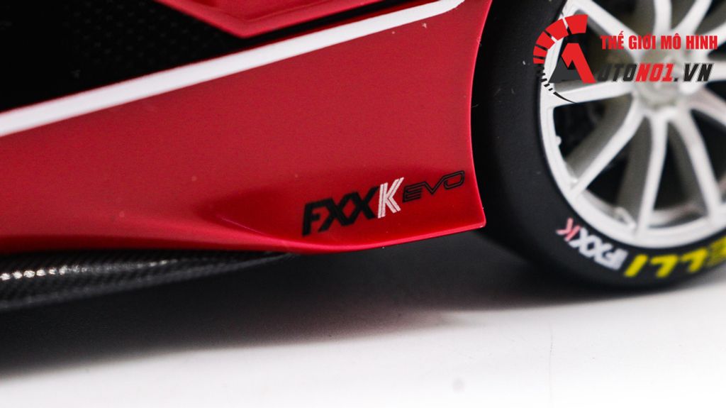 MÔ HÌNH XE FERRARI FXX K EVO 1:18 BBURAGO 8014