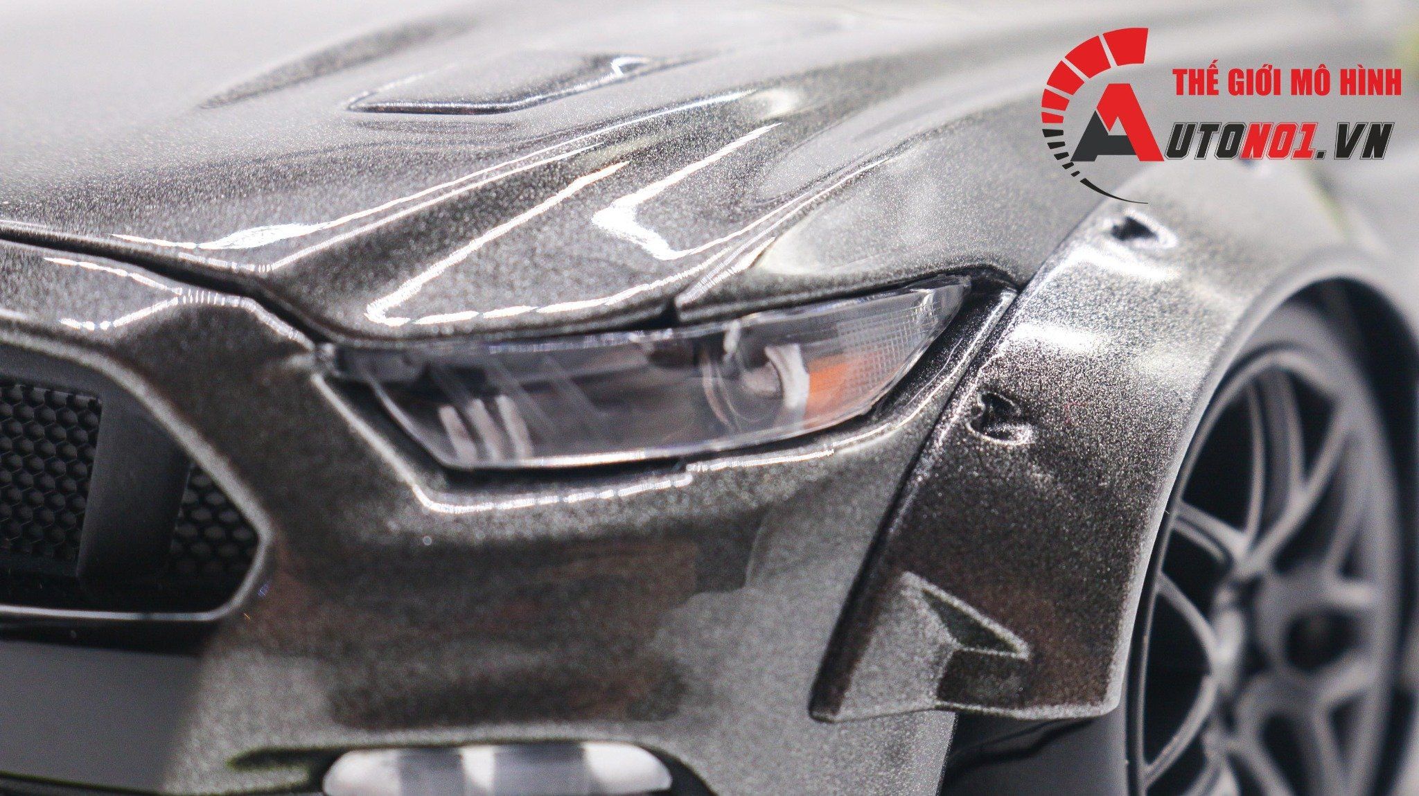  Mô hình xe Ford Mustang GT 2015 Design Metalic Grey 1:18 Maisto 7952 