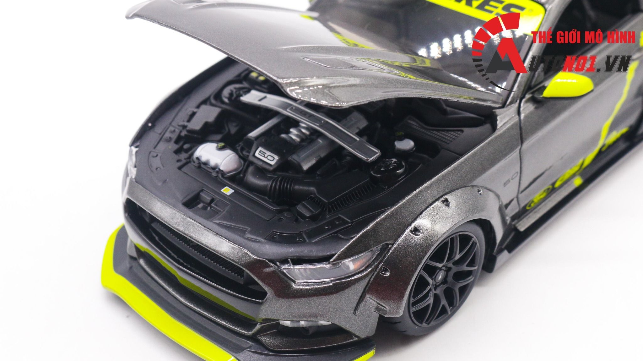  Mô hình xe Ford Mustang GT 2015 Design Metalic Grey 1:18 Maisto 7952 