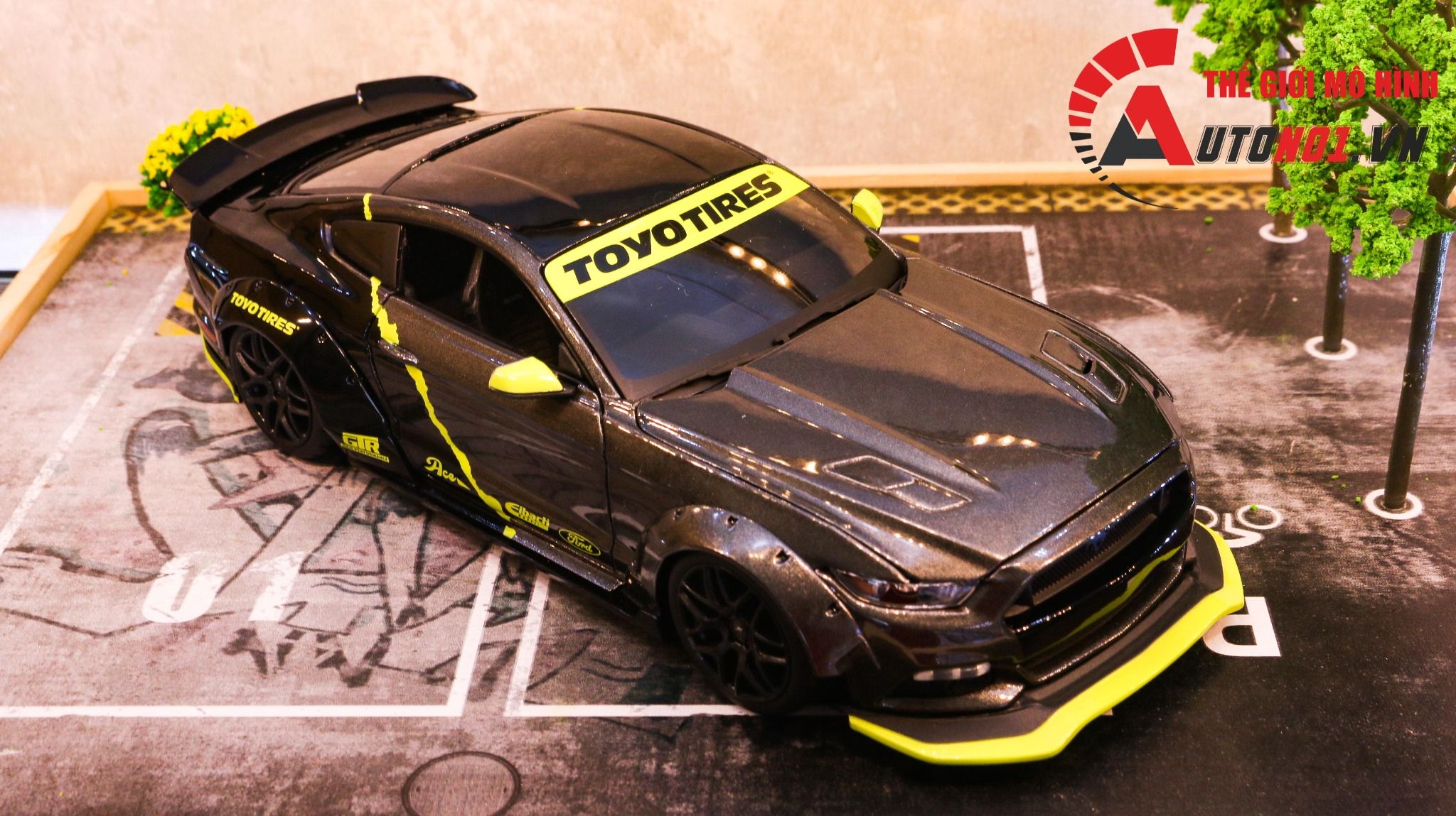  Mô hình xe Ford Mustang GT 2015 Design Metalic Grey 1:18 Maisto 7952 