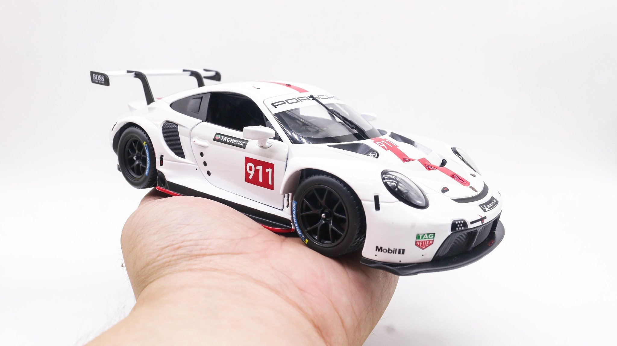  Mô hình xe Porsche 911 Rsr Gt đánh lái được 1:24 Bburago 18-28013 8013 