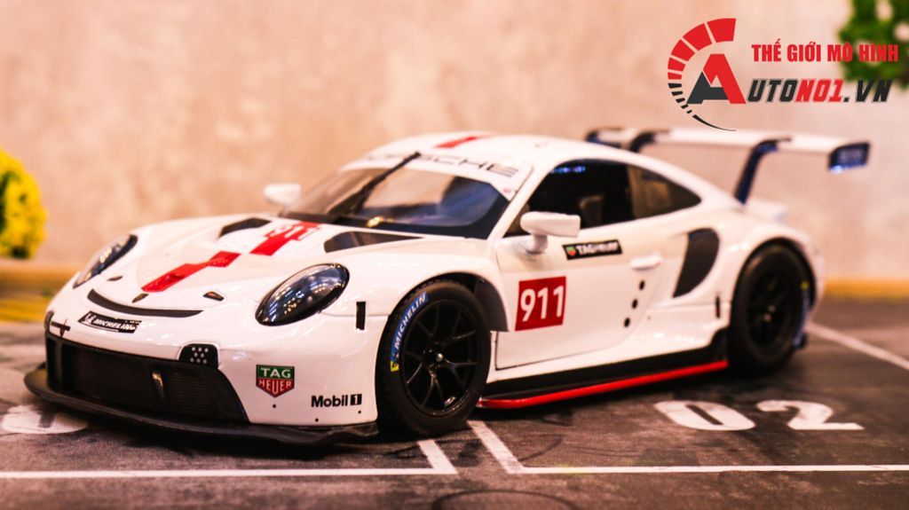 MÔ HÌNH XE PORSCHE 911 RSR GT 1:24 BBURAGO 8013