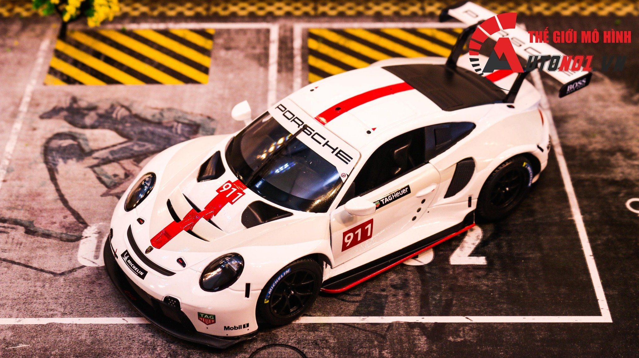  Mô hình xe Porsche 911 Rsr Gt đánh lái được 1:24 Bburago 8013 