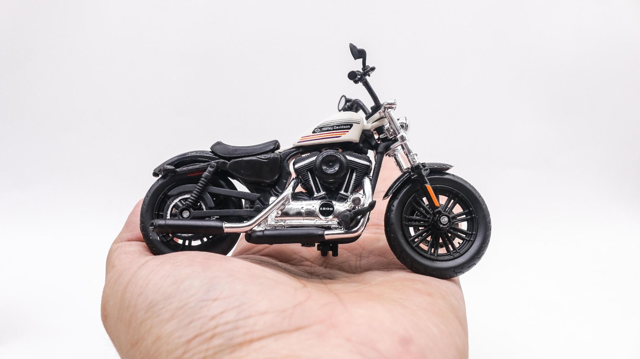  Mô hình xe Harley Davidson 2018 forty eight special australia 1:18 Maisto 7373C 